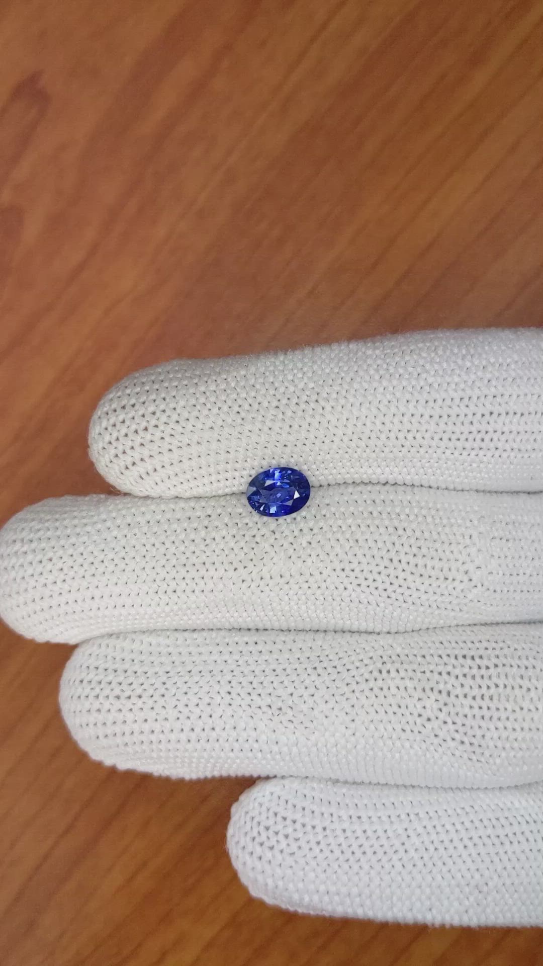 1.05 Ct. Blue Sapphire from Ceylon (Sri Lanka) Size Video