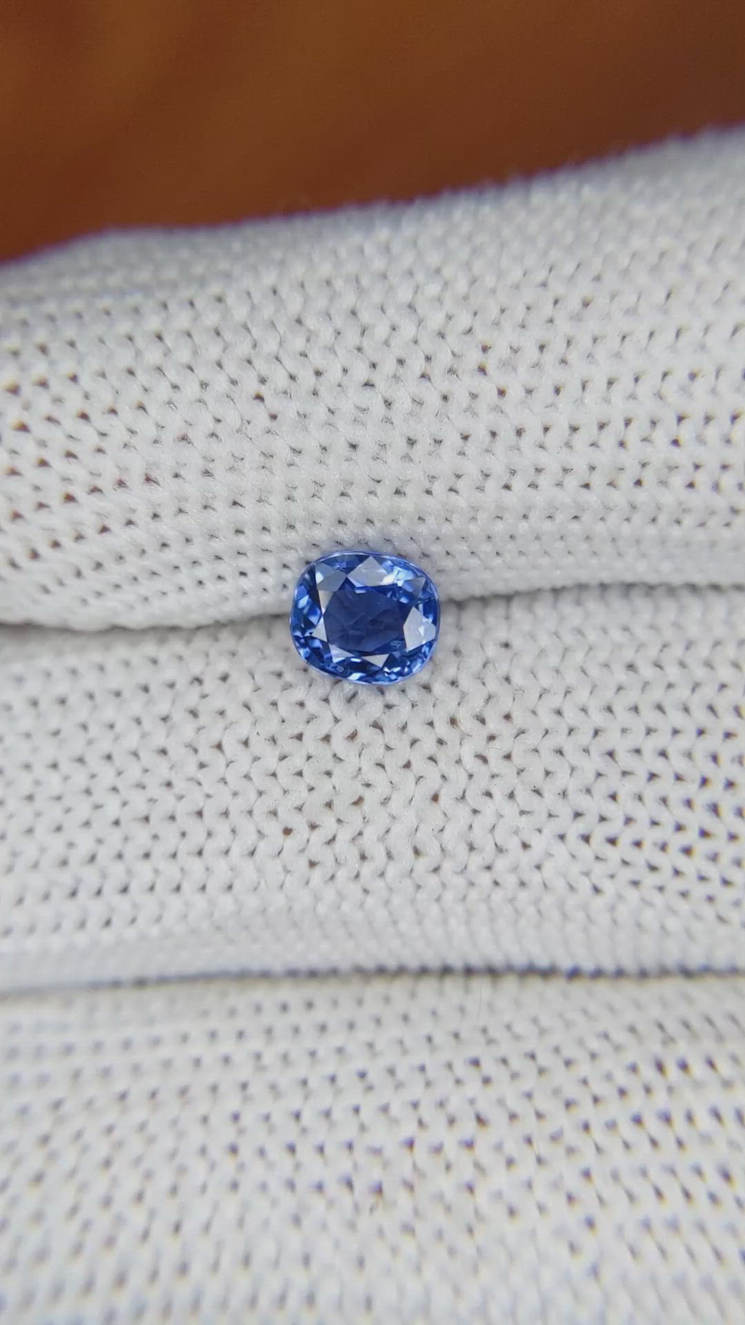 1.01 Ct. Blue Sapphire from Ceylon (Sri Lanka) Size Video