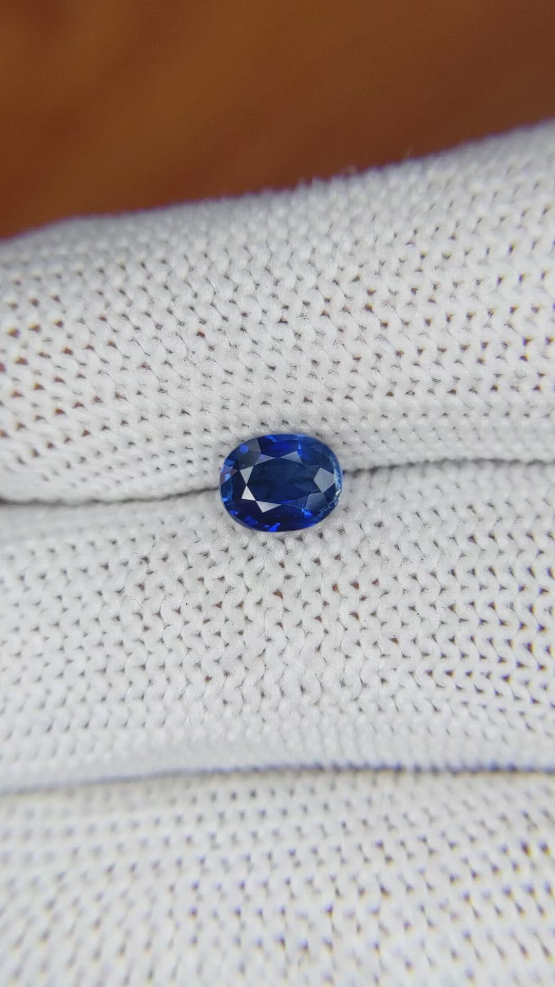 1.04 Ct. Blue Sapphire from Ceylon (Sri Lanka) Size Video