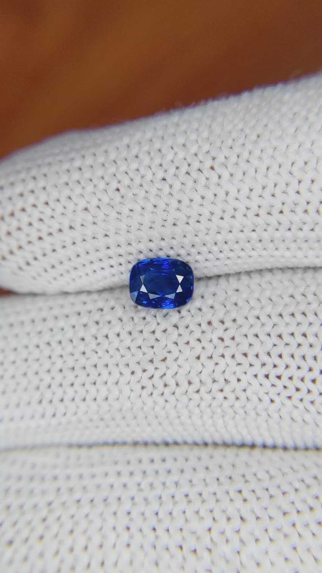1.01 Ct. Blue Sapphire from Ceylon (Sri Lanka) Size Video