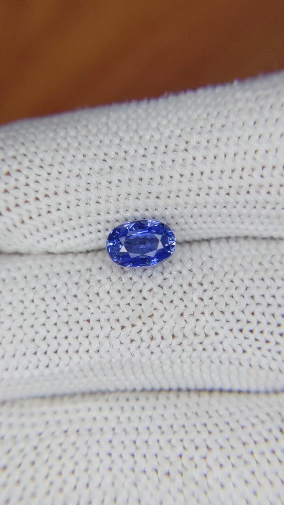 1.53 Ct. Blue Sapphire from Ceylon (Sri Lanka) Size Video