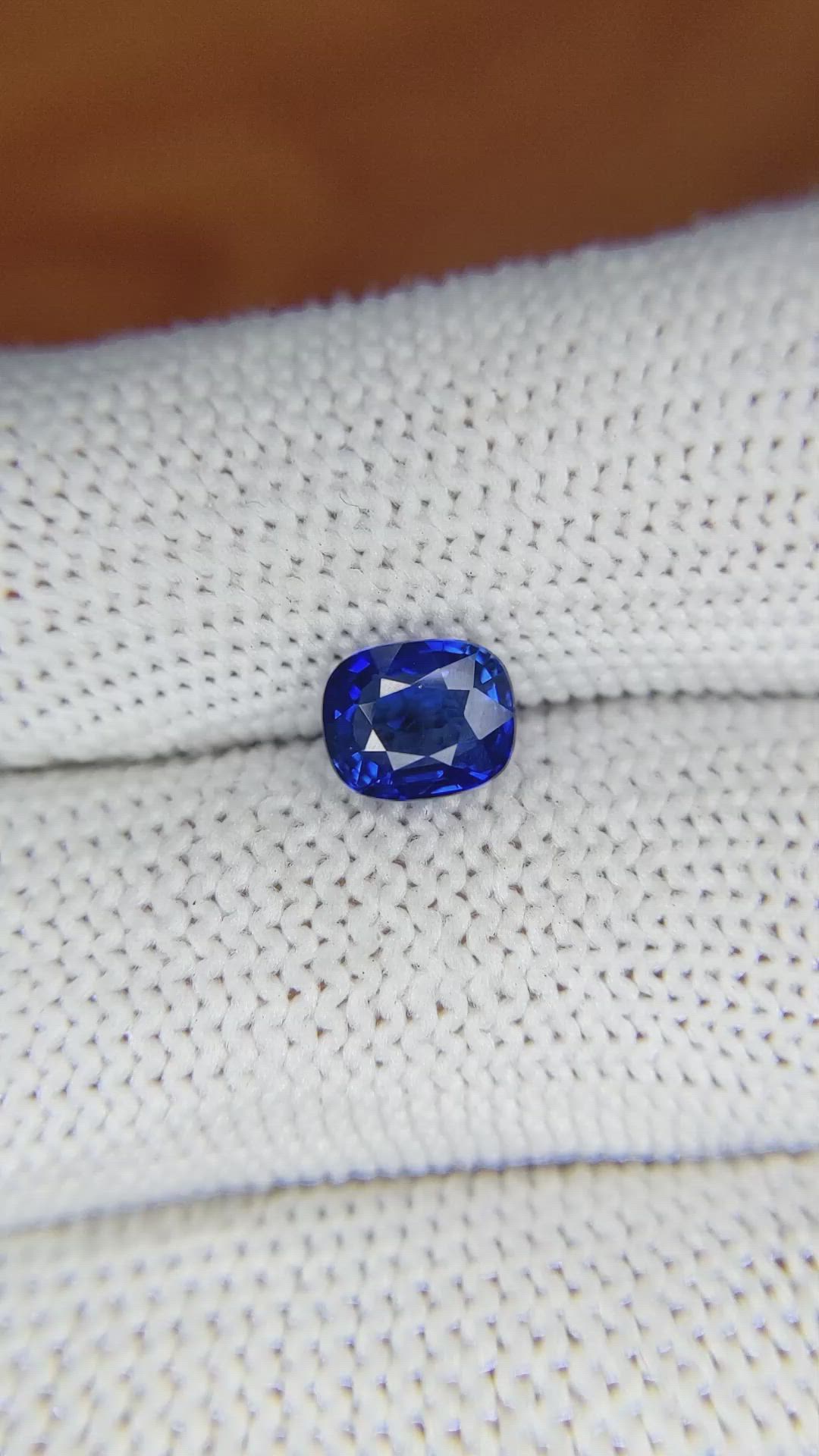 1.53 Ct. Blue Sapphire from Ceylon (Sri Lanka) Size Video