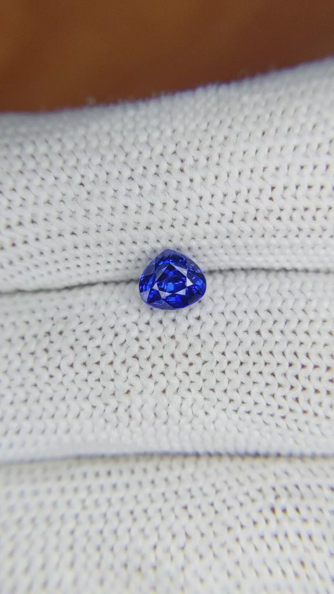 1.07 Ct. Blue Sapphire from Ceylon (Sri Lanka) Size Video