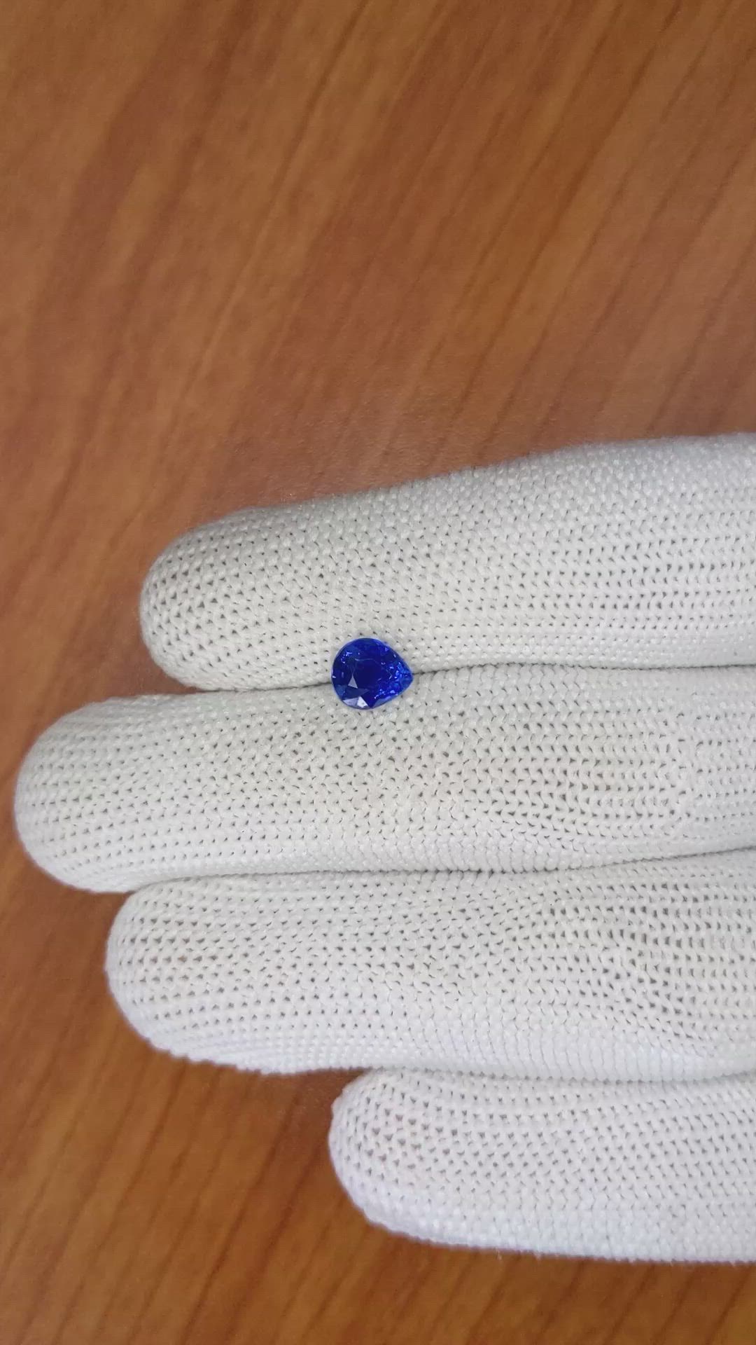 1.03 Ct. Blue Sapphire from Ceylon (Sri Lanka) Size Video