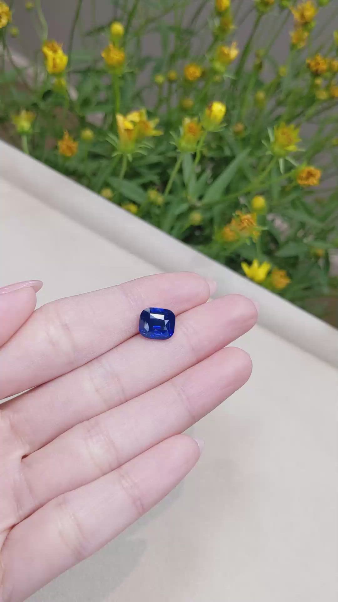 4.07 Ct. Blue Sapphire from Ceylon (Sri Lanka) Size Video
