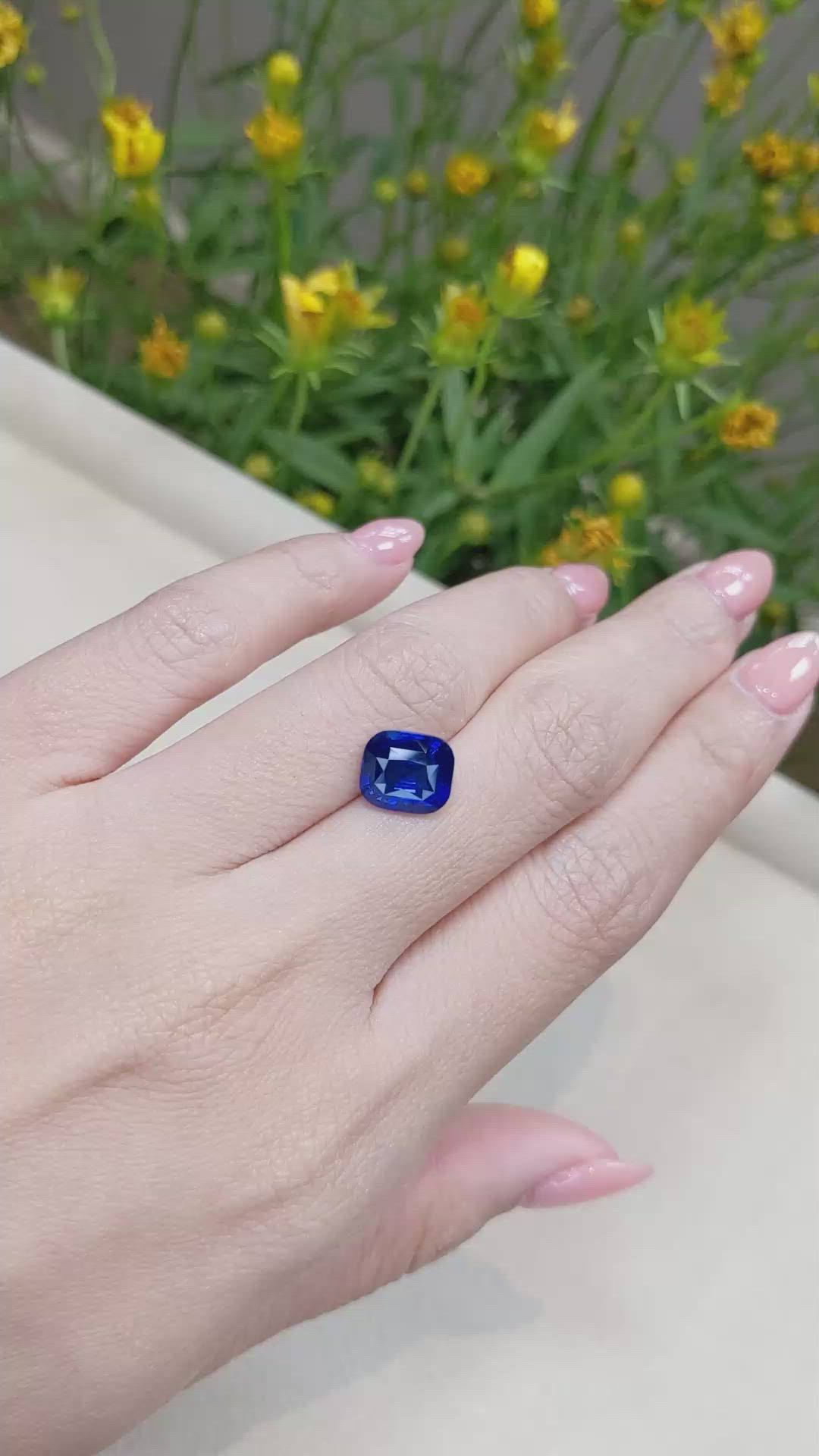 4.07 Ct. Blue Sapphire from Ceylon (Sri Lanka) Size Video