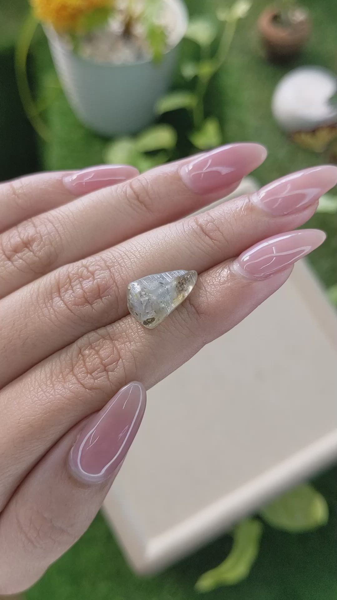 10.54 Ct. Bluish Grey Sapphire Crystal from Ceylon (Sri Lanka) Size Video