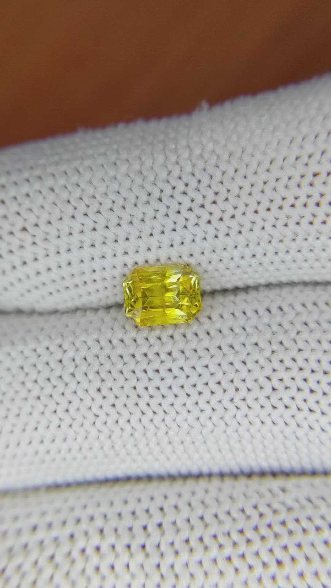 1.26 Ct. Yellow Sapphire from Ceylon (Sri Lanka) Size Video