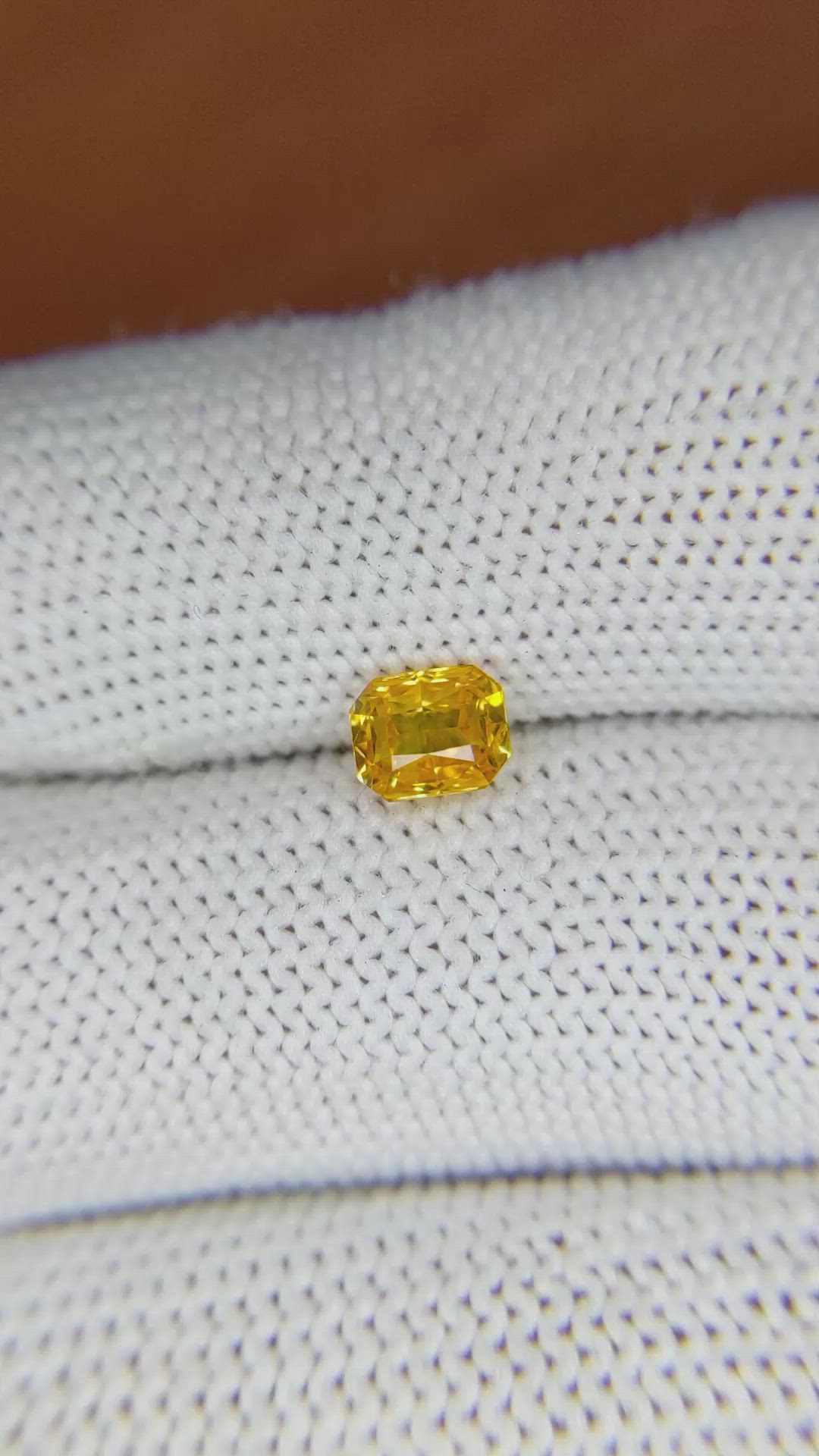 1.05 Ct. Yellowish Orange Sapphire from Ceylon (Sri Lanka) Size Video
