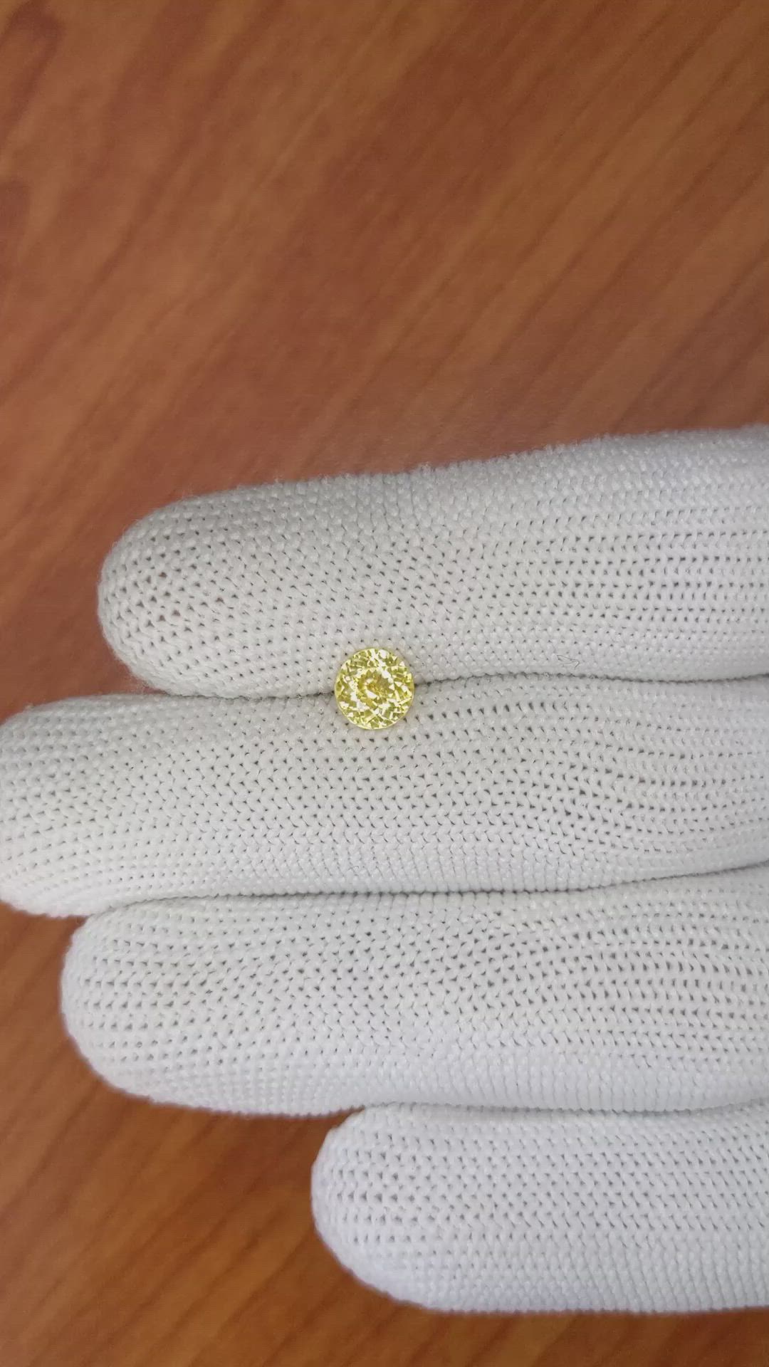 1.06 Ct. Yellow Sapphire from Ceylon (Sri Lanka) Size Video