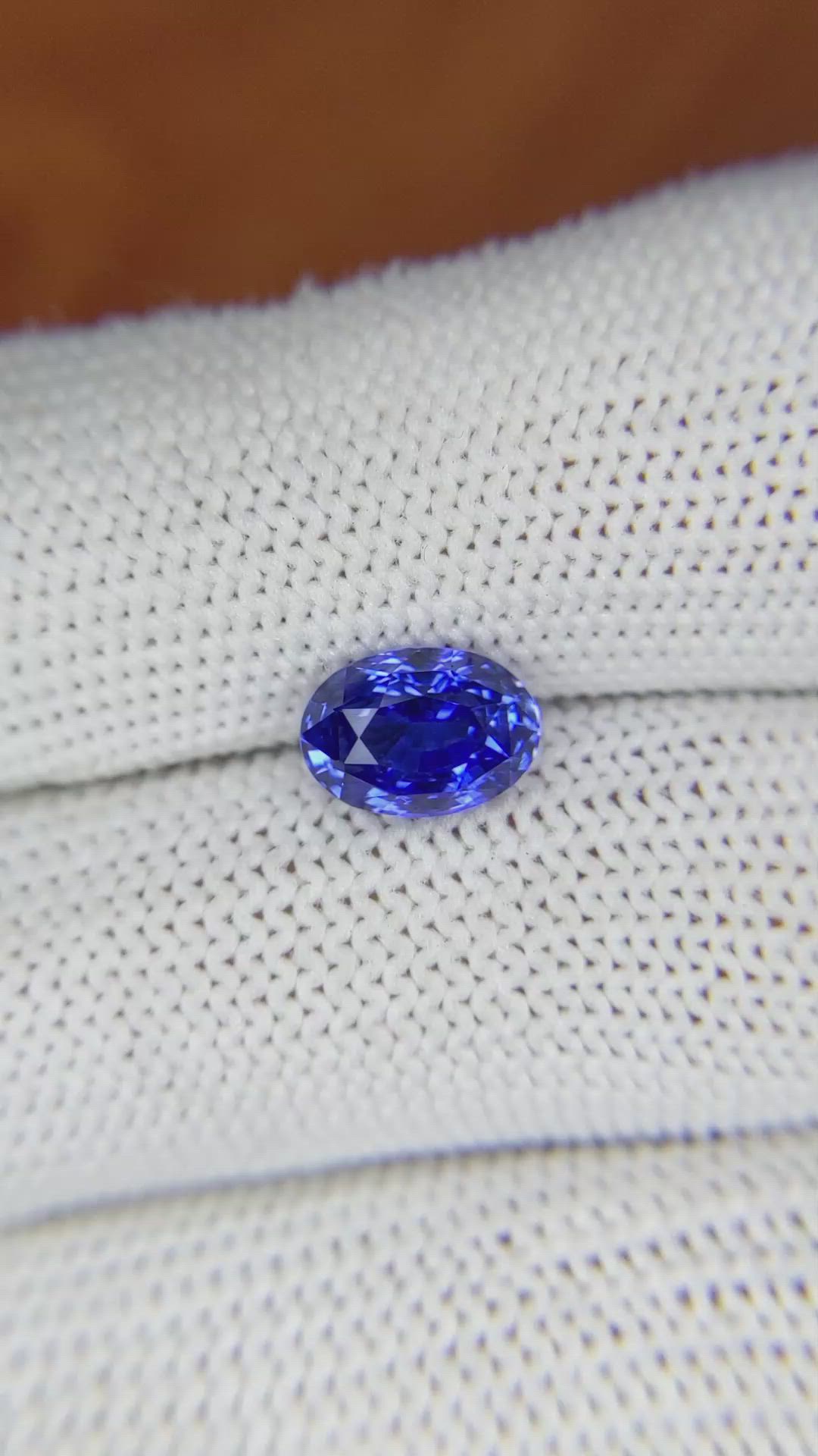 2.31 Ct. Blue Sapphire from Ceylon (Sri Lanka) Size Video