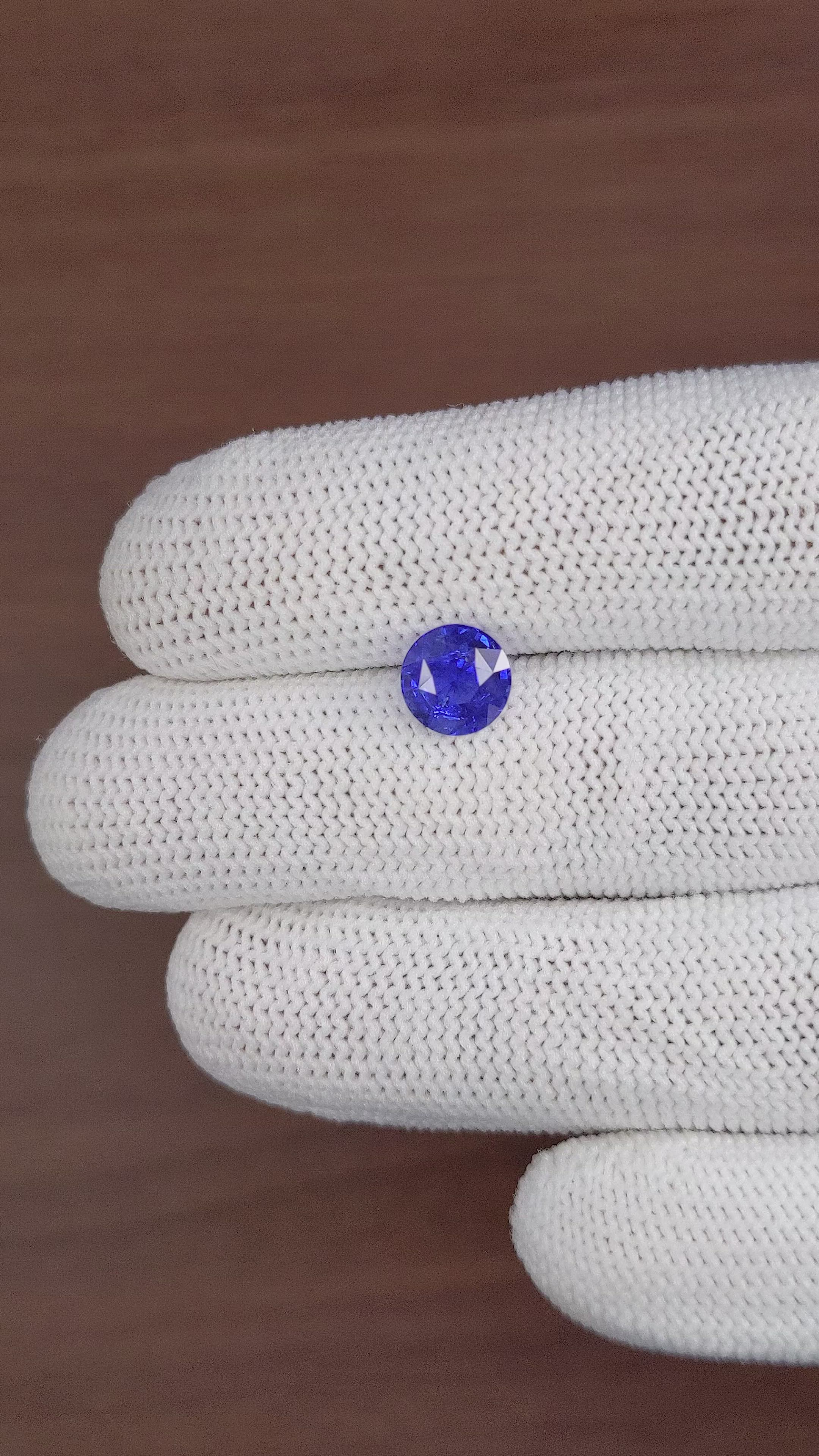 2.11 Ct. Blue Sapphire from Ceylon (Sri Lanka) Size Video