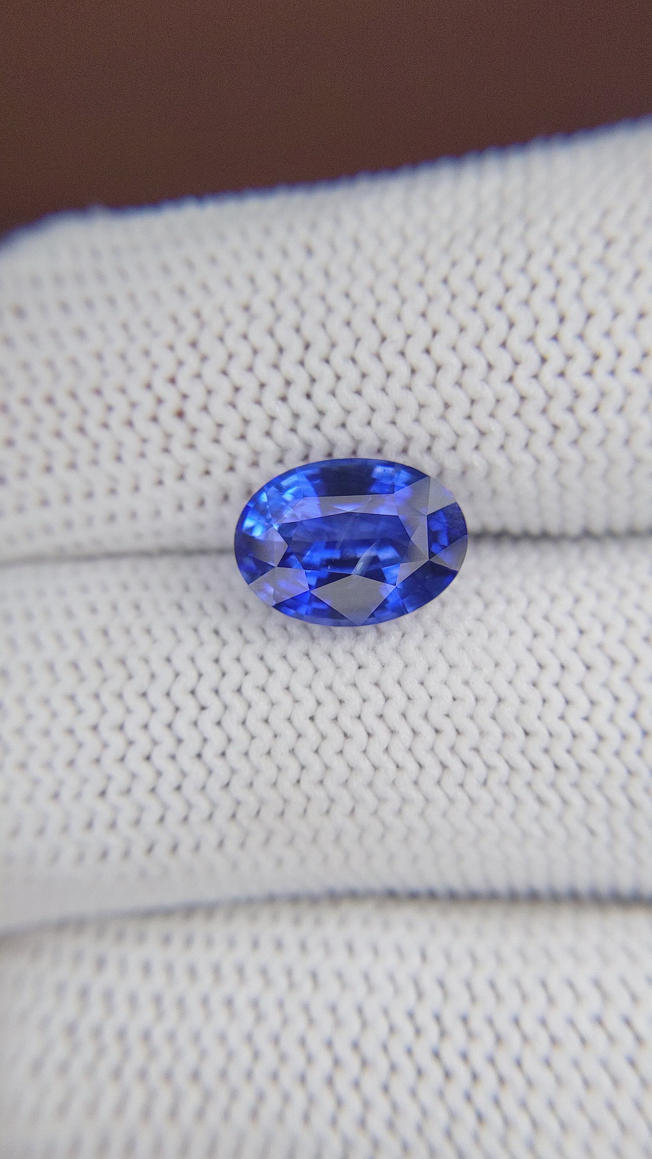 3.52 Ct. Blue Sapphire from Ceylon (Sri Lanka) Size Video