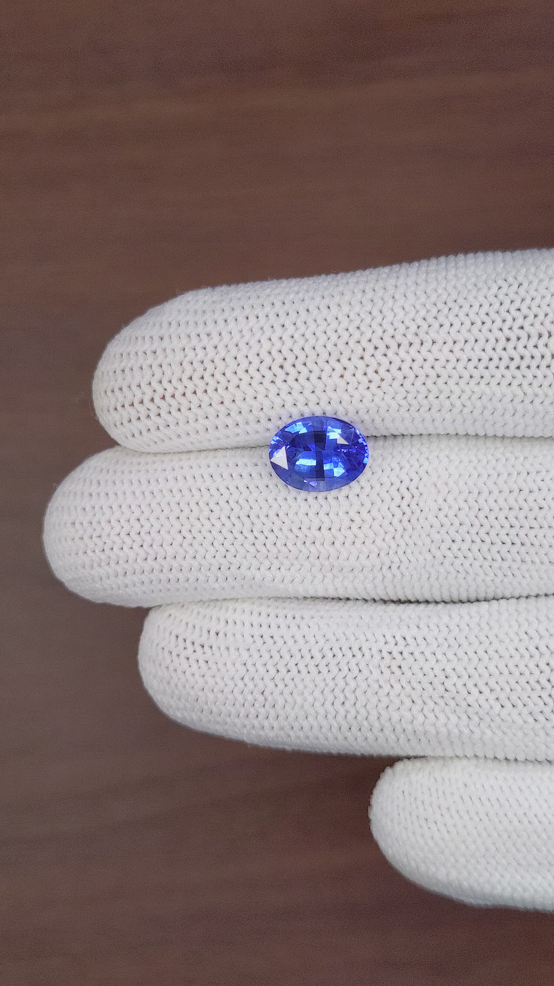 3.15 Ct. Blue Sapphire from Ceylon (Sri Lanka) Size Video