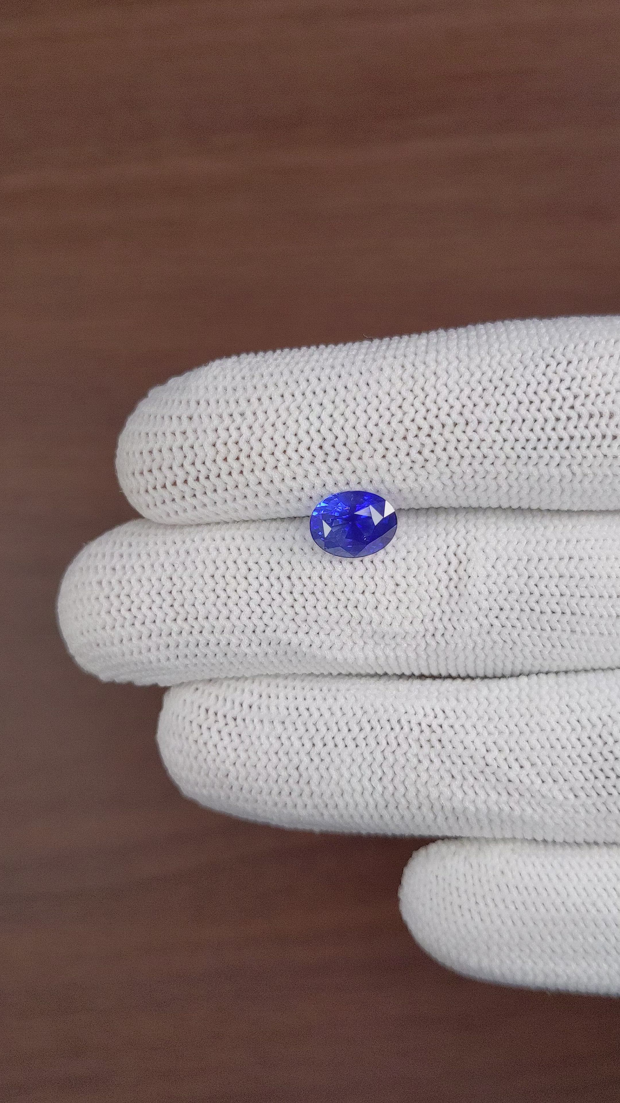 2.56 Ct. Blue Sapphire from Ceylon (Sri Lanka) Size Video