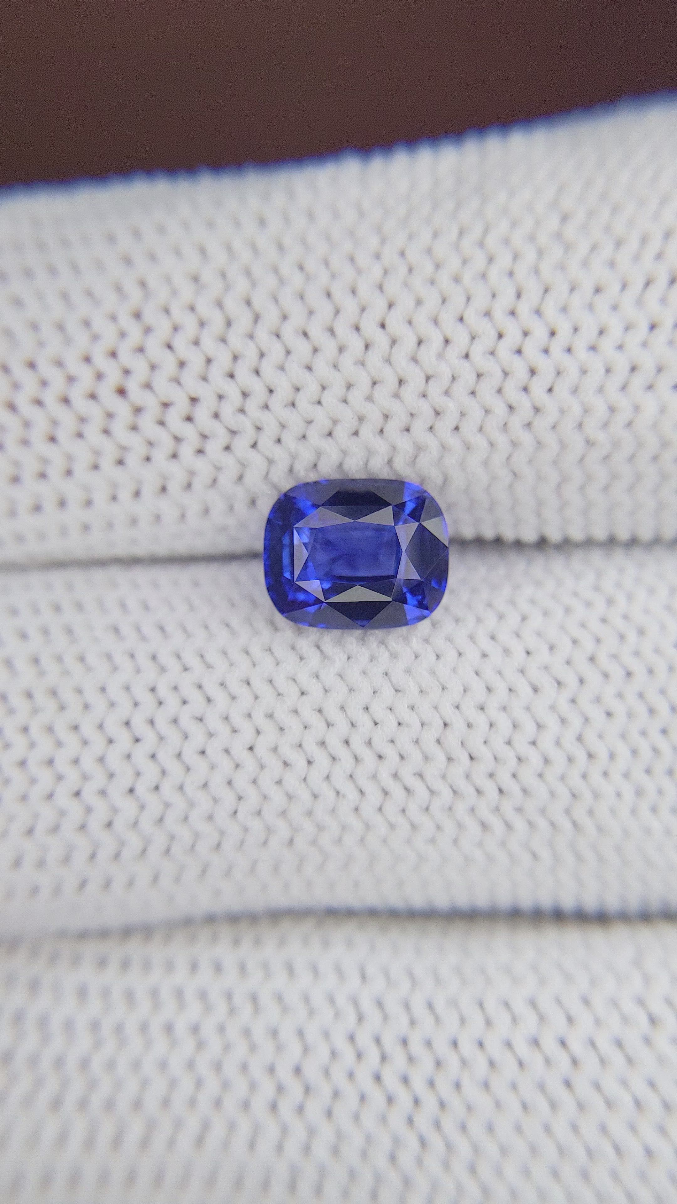 2.20 Ct. Blue Sapphire from Ceylon (Sri Lanka) Size Video