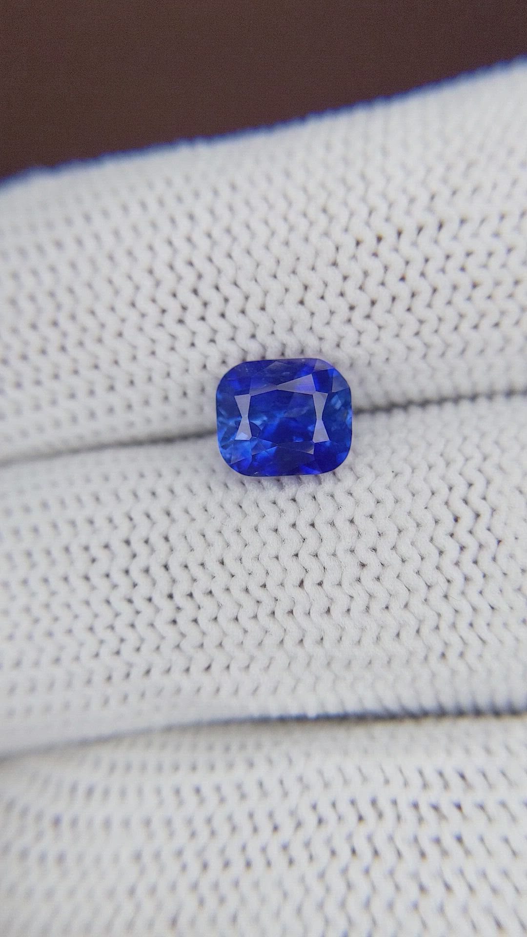 2.00 Ct. Blue Sapphire from Ceylon (Sri Lanka) Size Video