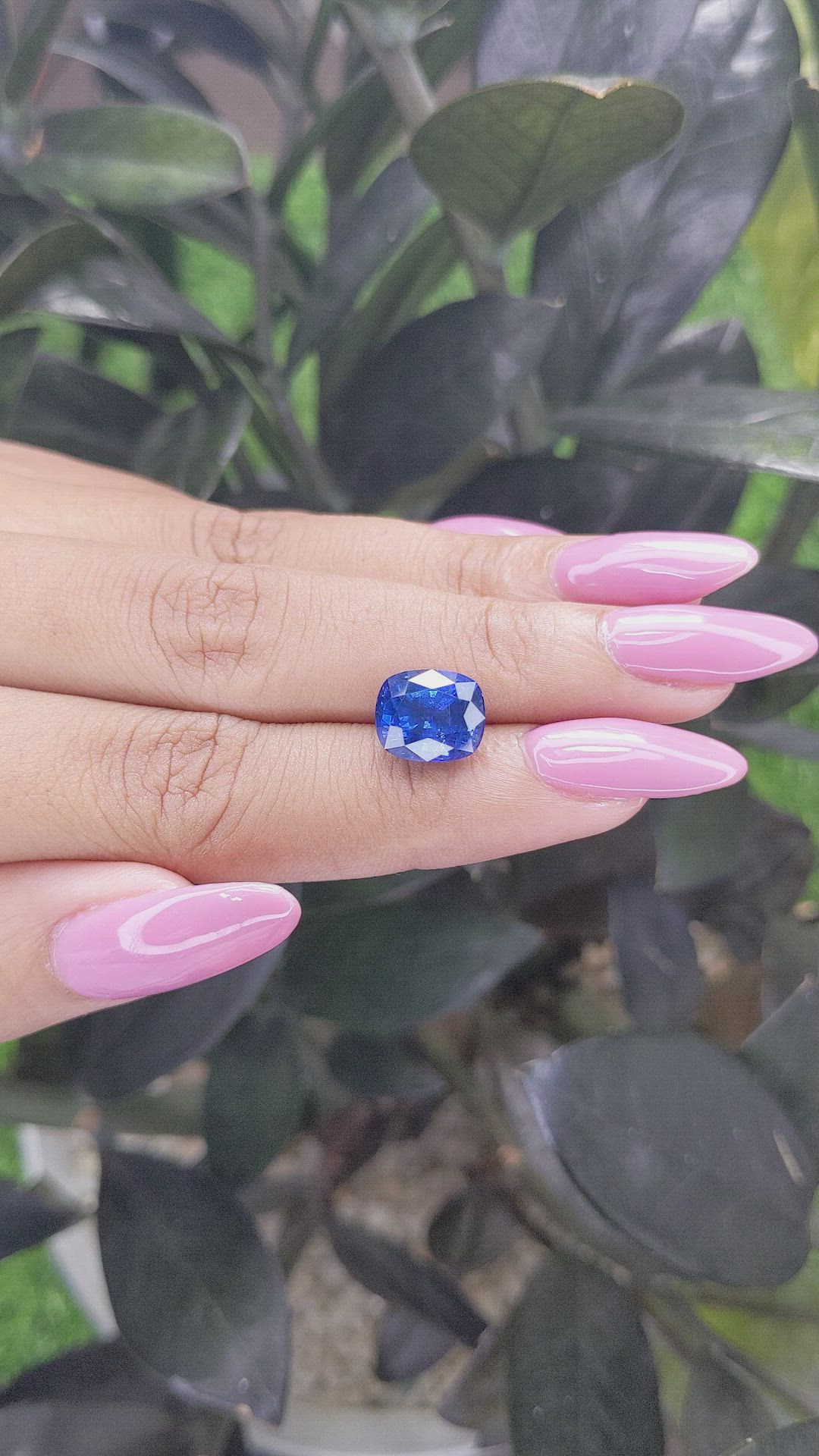 5.16 Ct. Blue Sapphire from Ceylon (Sri Lanka) Size Video