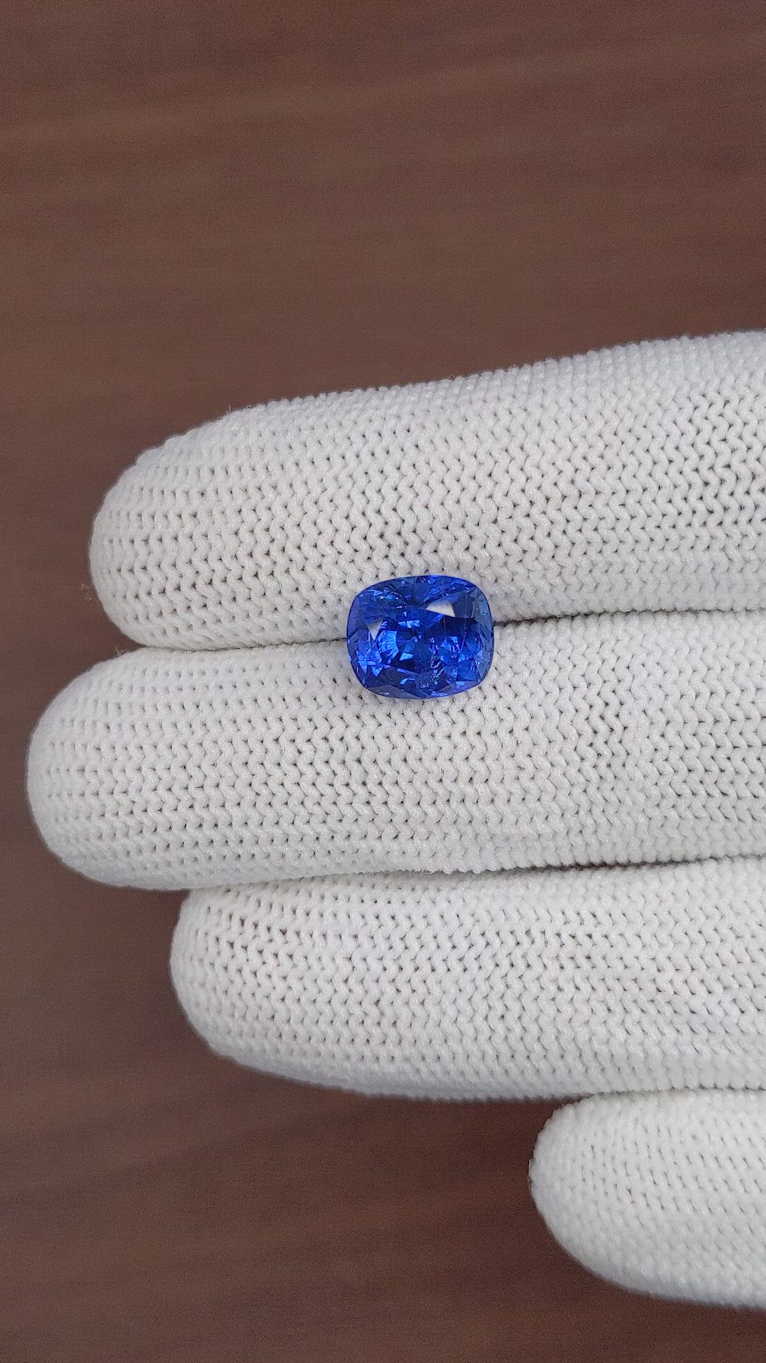 5.16 Ct. Blue Sapphire from Ceylon (Sri Lanka) Size Video