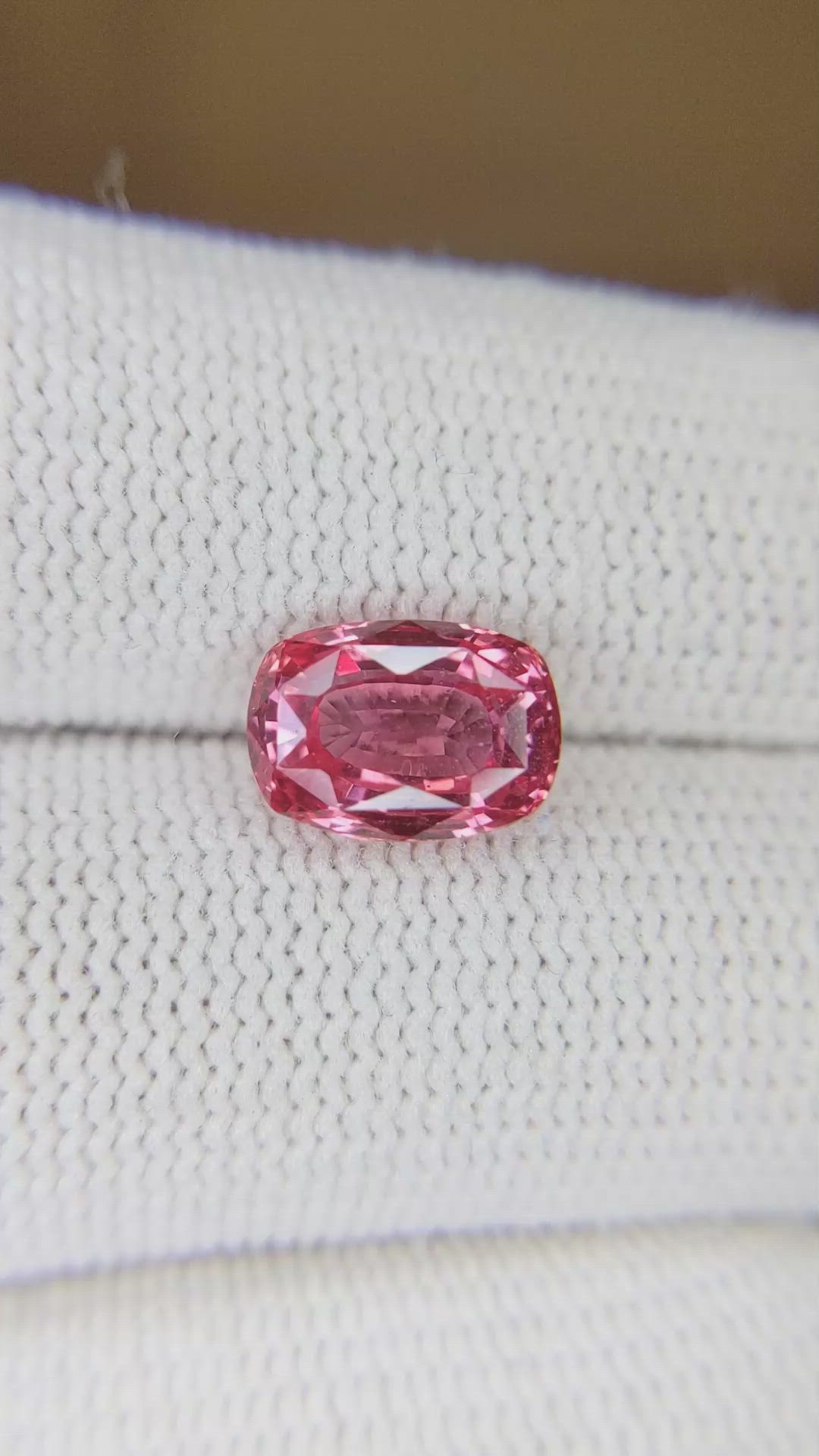 3.01 Ct. Padparadscha Sapphire from Ceylon (Sri Lanka) Size Video