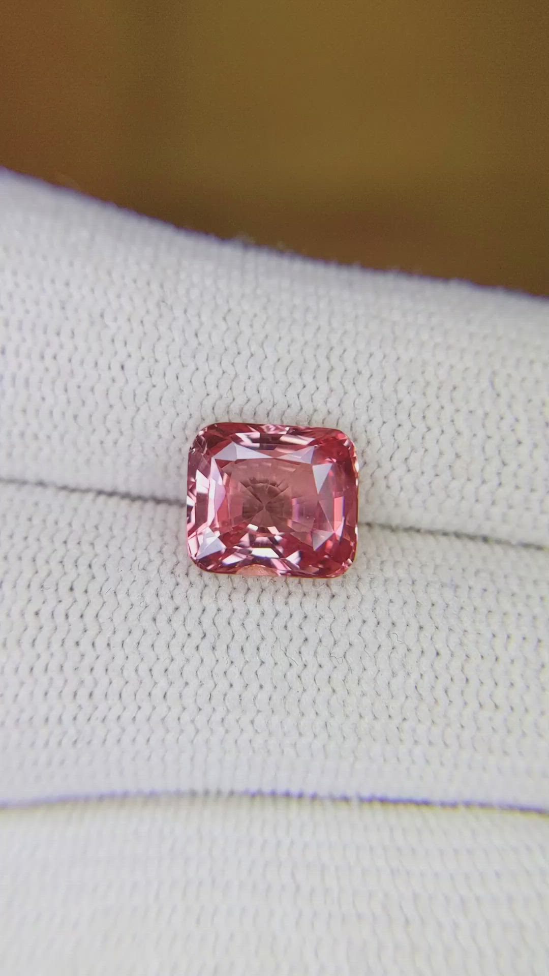 4.09 Ct. Padparadscha Sapphire from Ceylon (Sri Lanka) Size Video