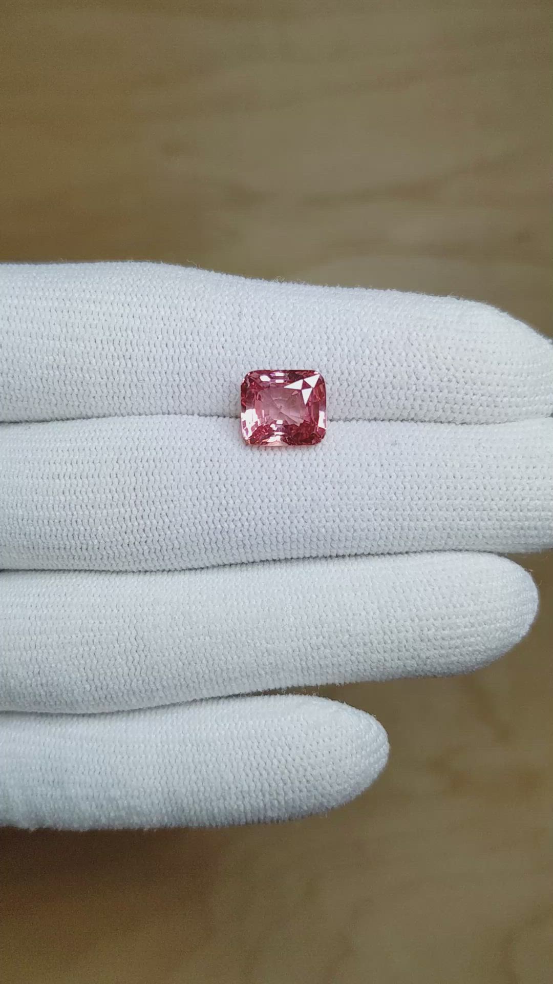 4.09 Ct. Padparadscha Sapphire from Ceylon (Sri Lanka) Size Video