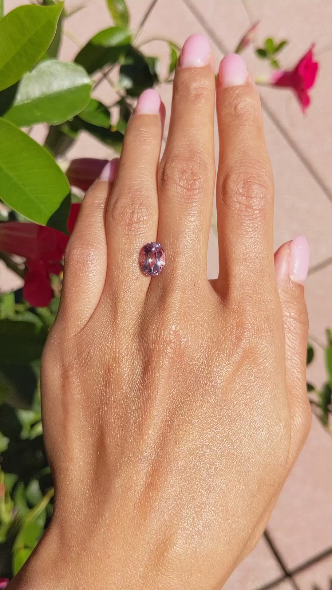 3.60 Ct. Padparadscha Sapphire from Ceylon (Sri Lanka) Size Video