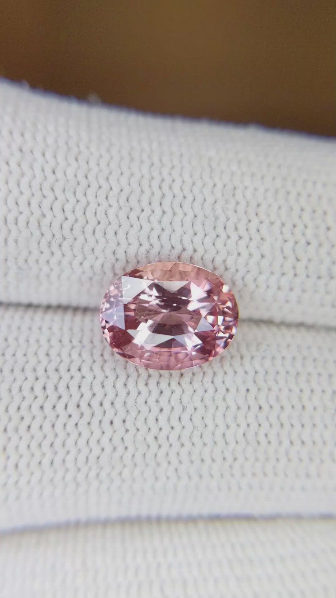 3.60 Ct. Padparadscha Sapphire from Ceylon (Sri Lanka) Size Video