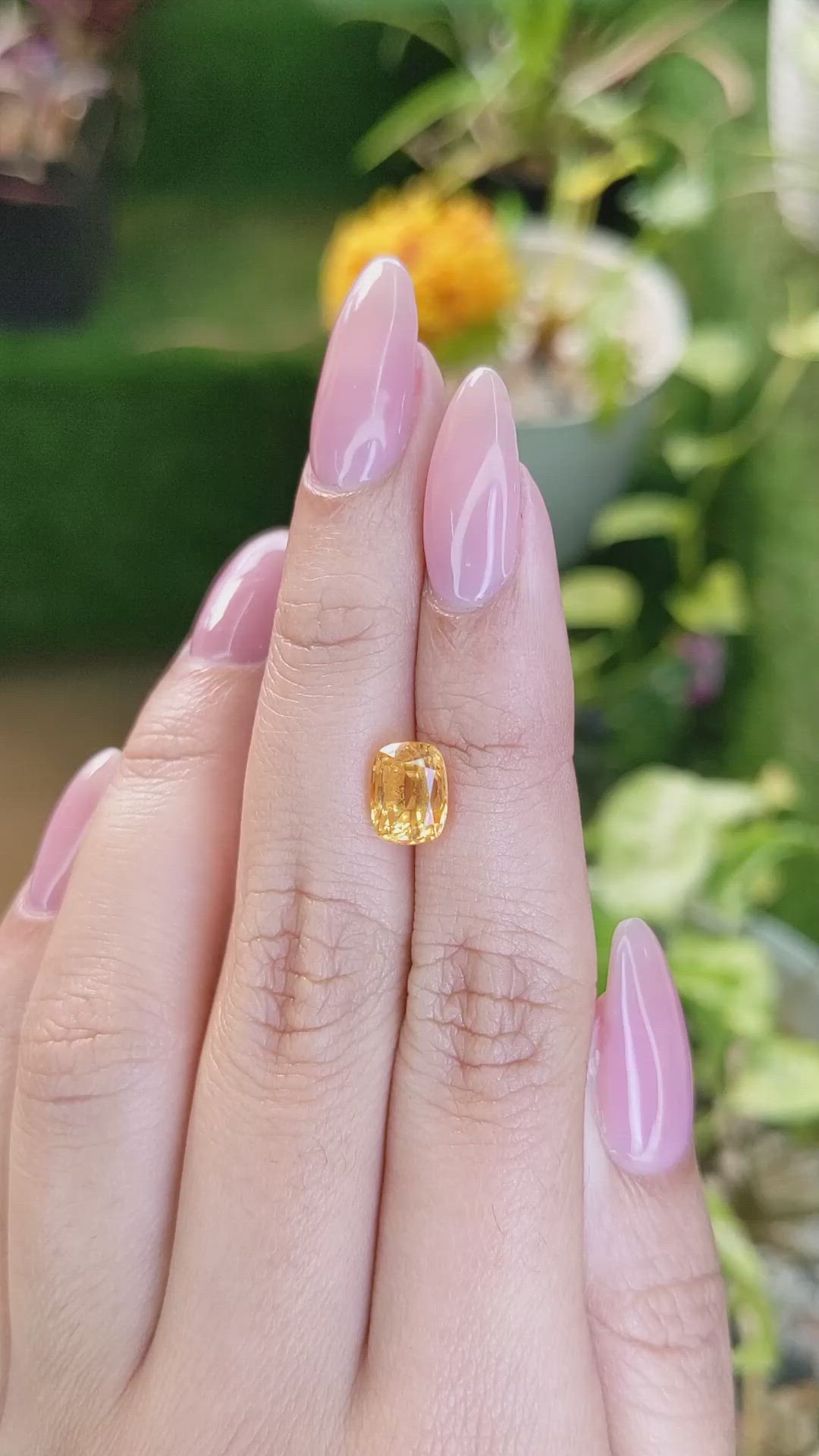 3.09 Ct. Yellowish Orange Sapphire from Ceylon (Sri Lanka) Size Video