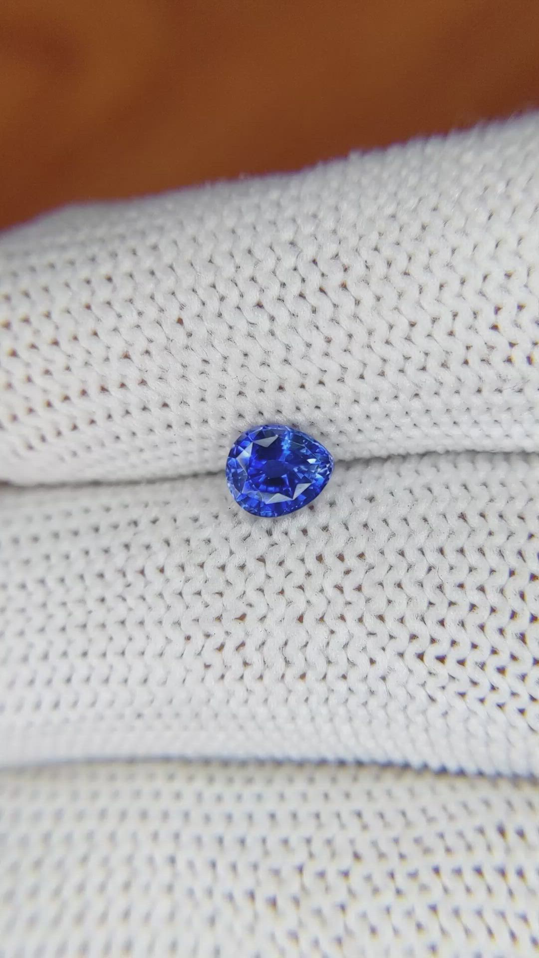 0.75 Ct. Blue Sapphire from Ceylon (Sri Lanka) Size Video
