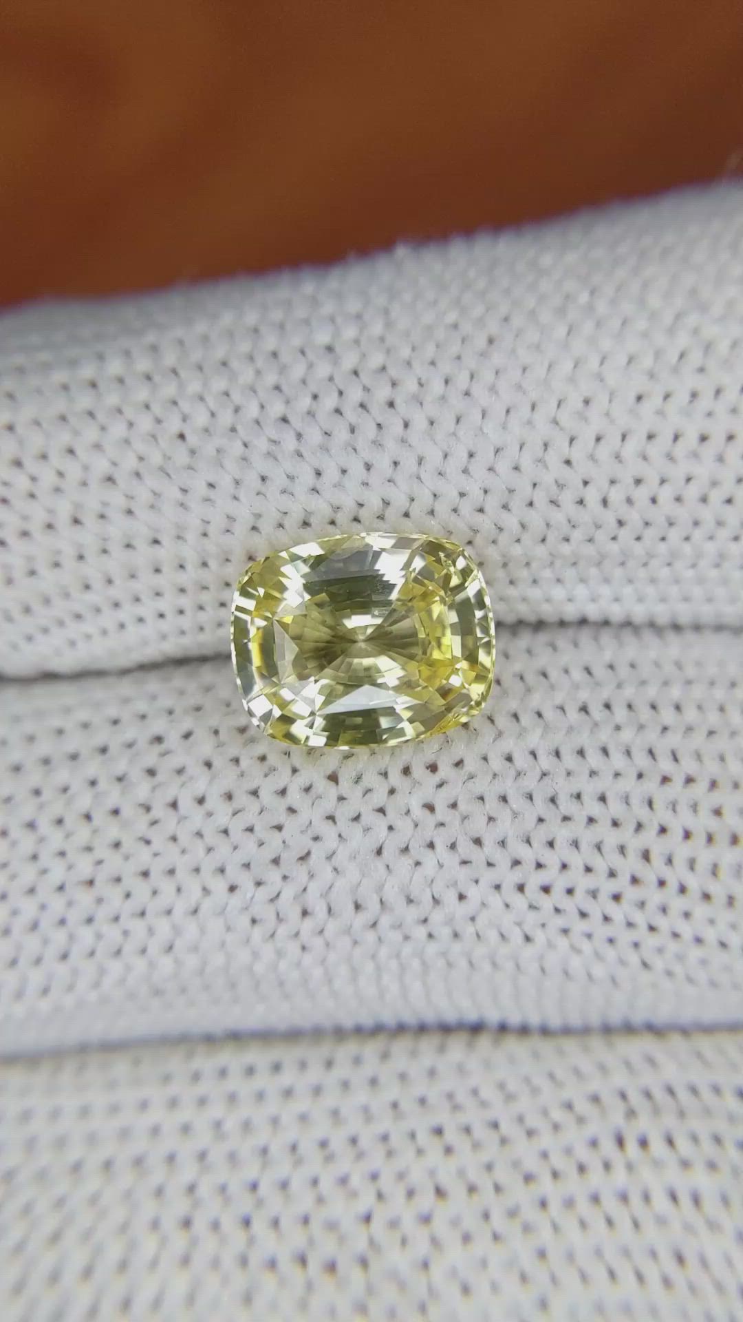 5.07 Ct. Yellow Sapphire from Ceylon (Sri Lanka) Size Video