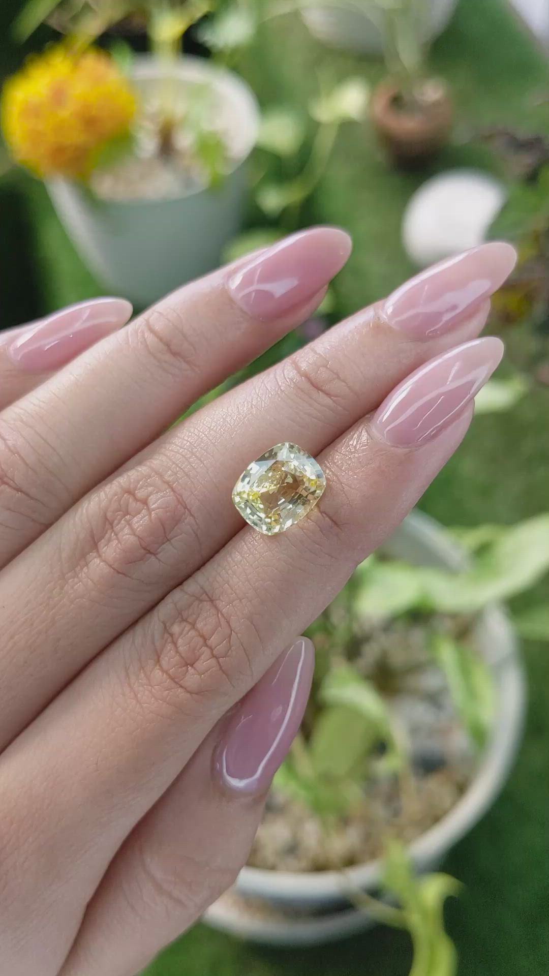 5.07 Ct. Yellow Sapphire from Ceylon (Sri Lanka) Size Video