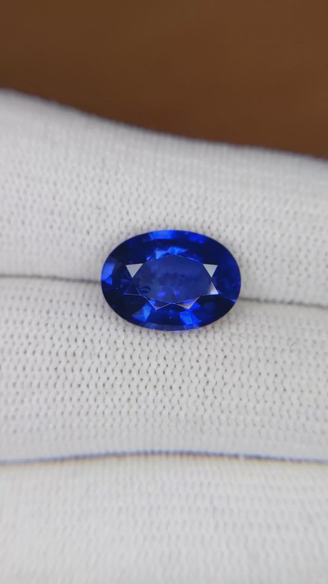 5.67 Ct. Blue Sapphire from Ceylon (Sri Lanka) Size Video