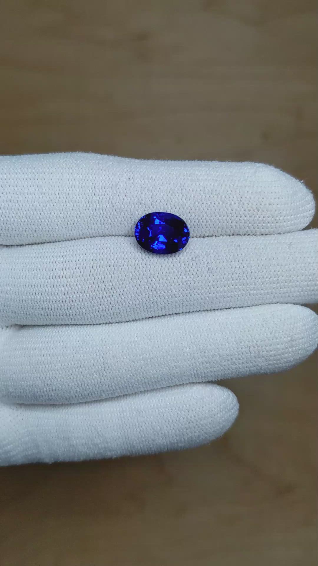 5.09 Ct. Blue Sapphire from Ceylon (Sri Lanka) Size Video