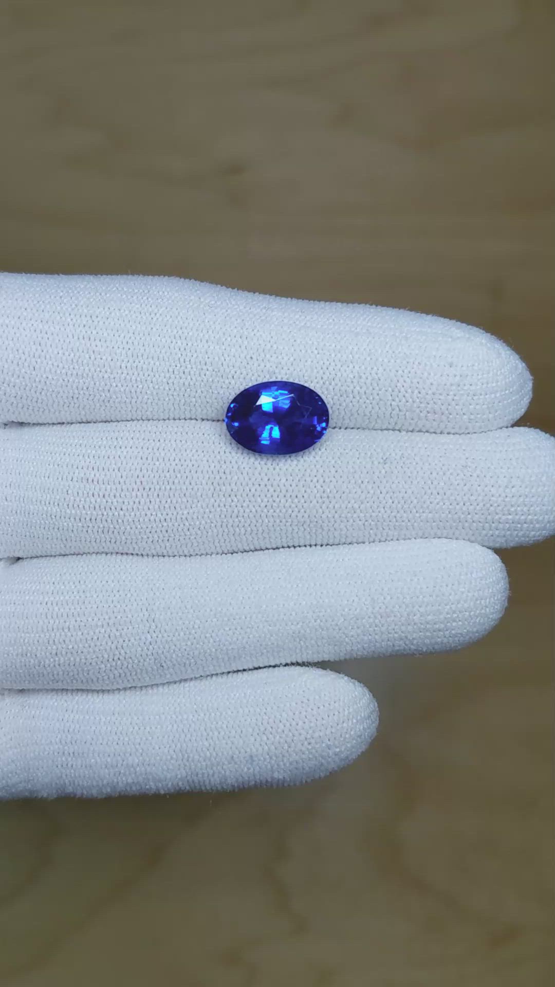 5.95 Ct. Blue Sapphire from Ceylon (Sri Lanka) Size Video