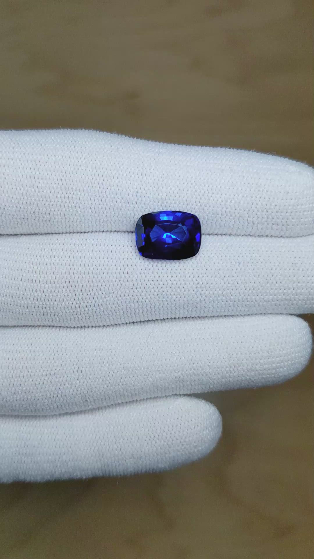 5.03 Ct. Blue Sapphire from Ceylon (Sri Lanka) Size Video