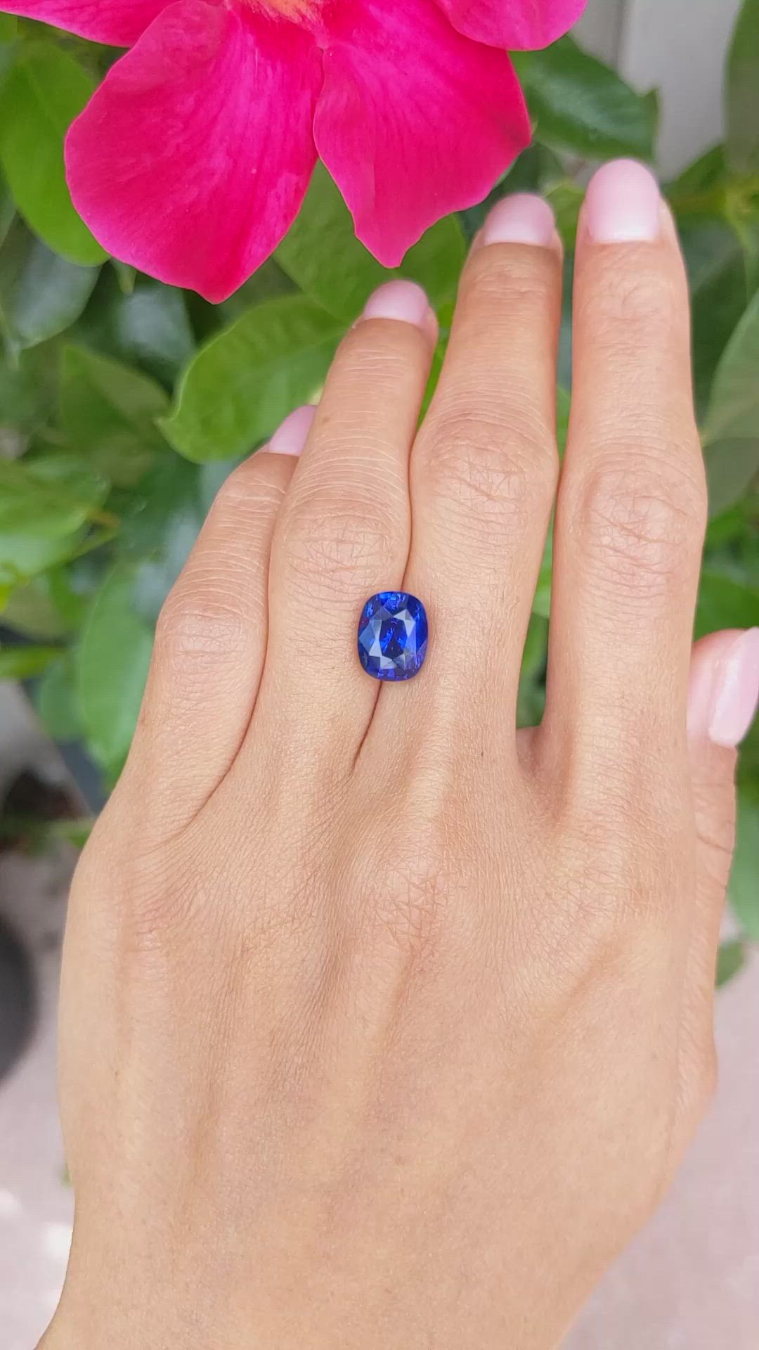 5.07 Ct. Blue Sapphire from Ceylon (Sri Lanka) Size Video