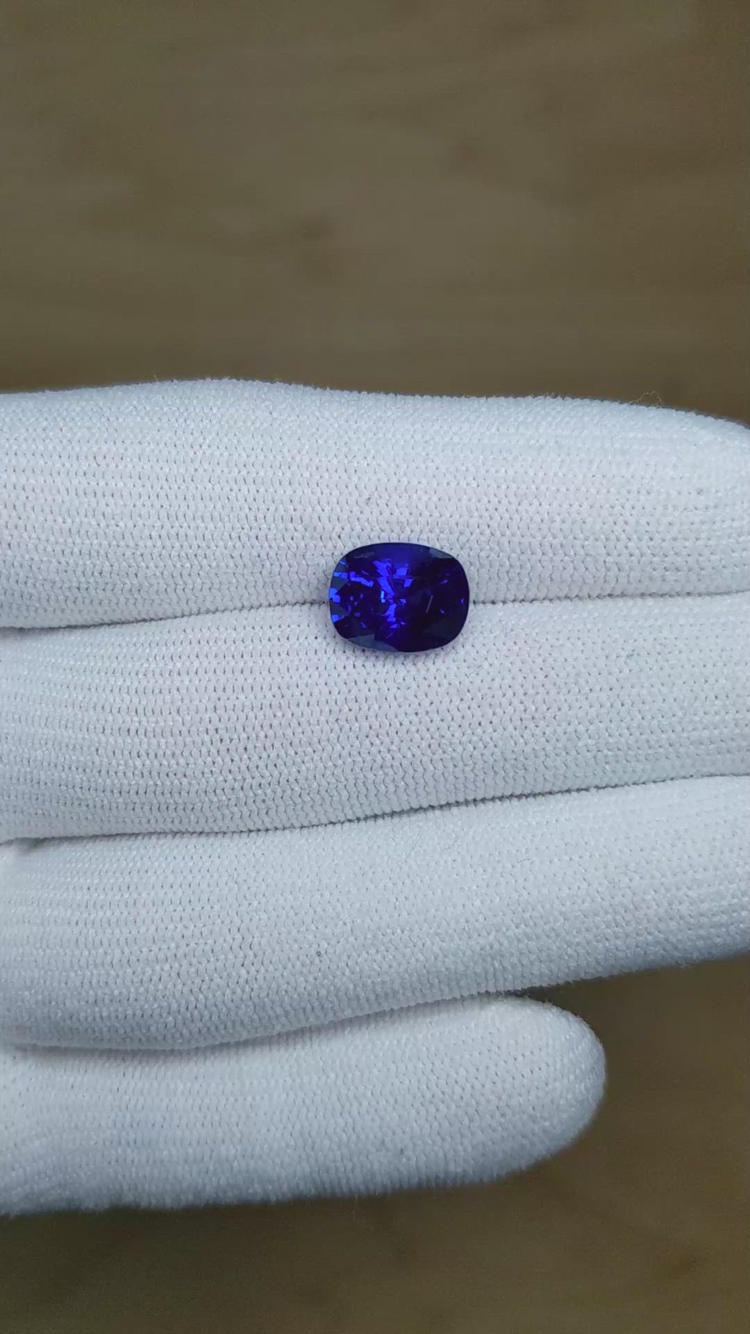 5.07 Ct. Blue Sapphire from Ceylon (Sri Lanka) Size Video