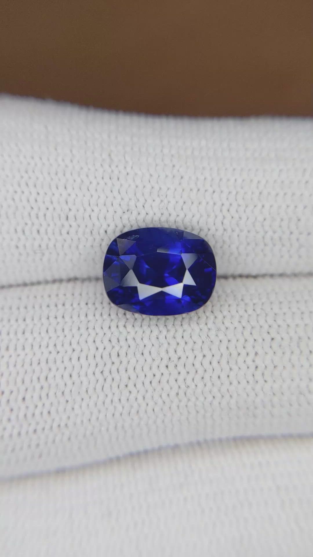 5.07 Ct. Blue Sapphire from Ceylon (Sri Lanka) Size Video