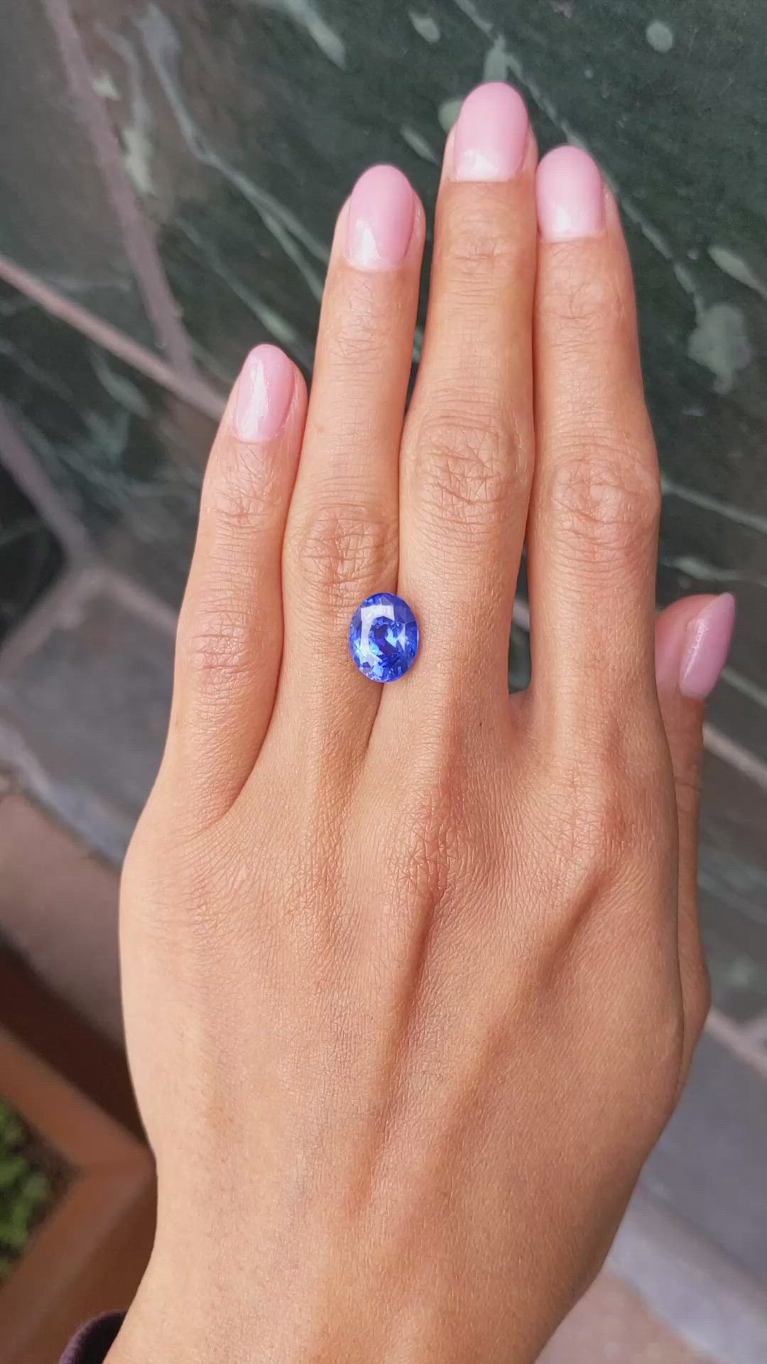 5.22 Ct. Blue Sapphire from Ceylon (Sri Lanka) Size Video