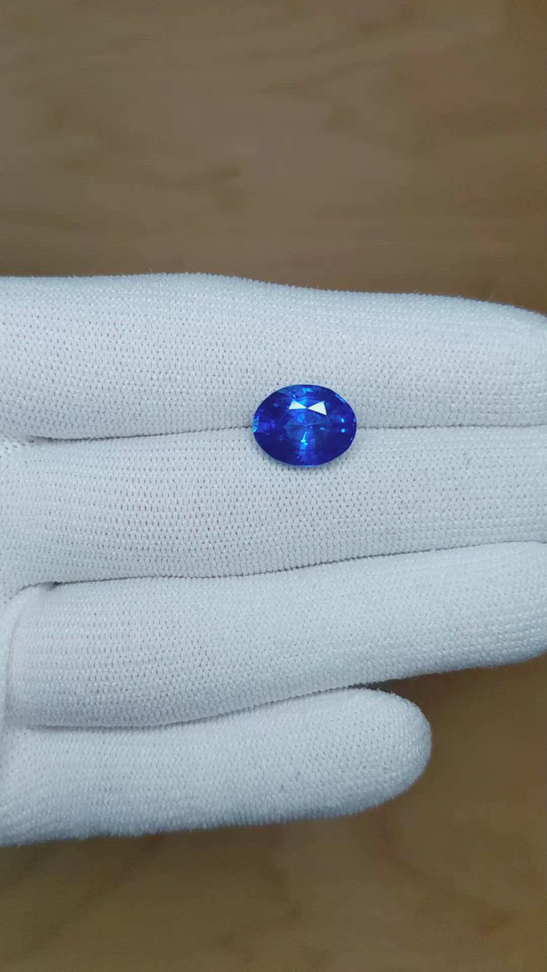 5.22 Ct. Blue Sapphire from Ceylon (Sri Lanka) Size Video