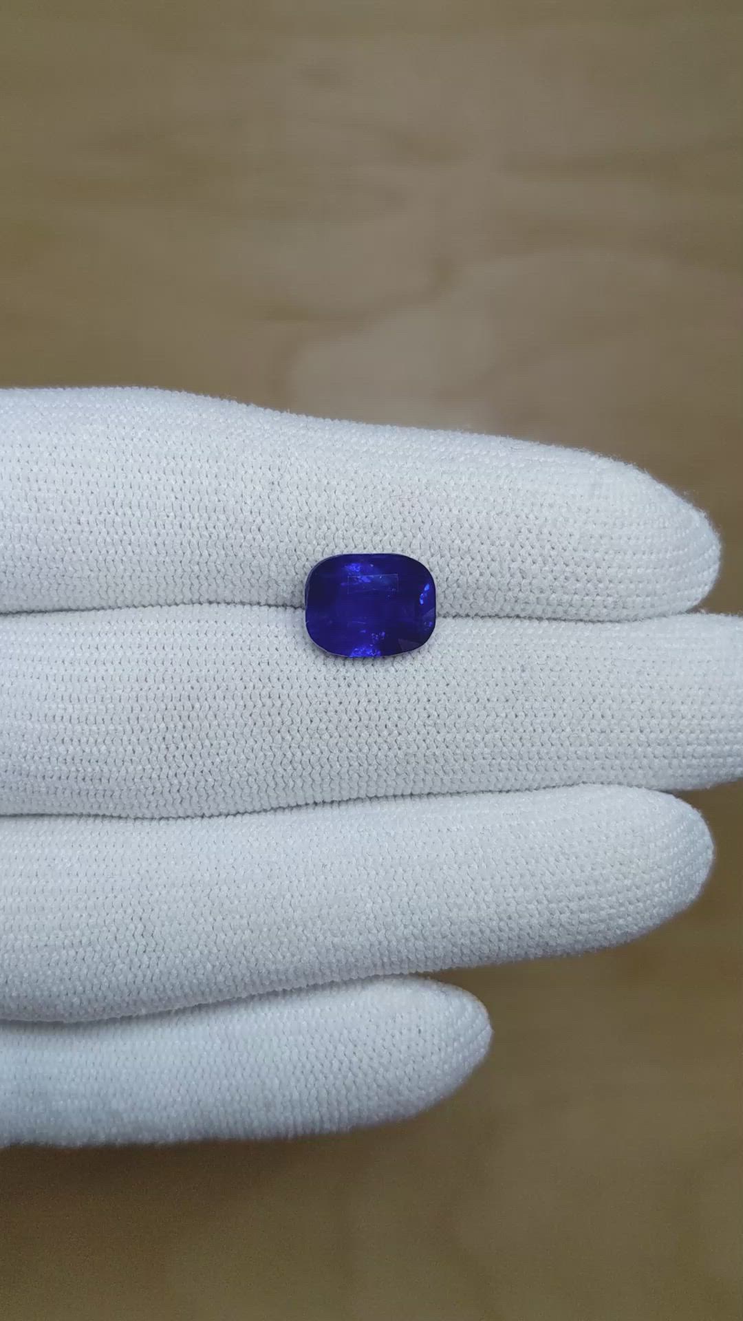 5.04 Ct. Blue Sapphire from Ceylon (Sri Lanka) Size Video