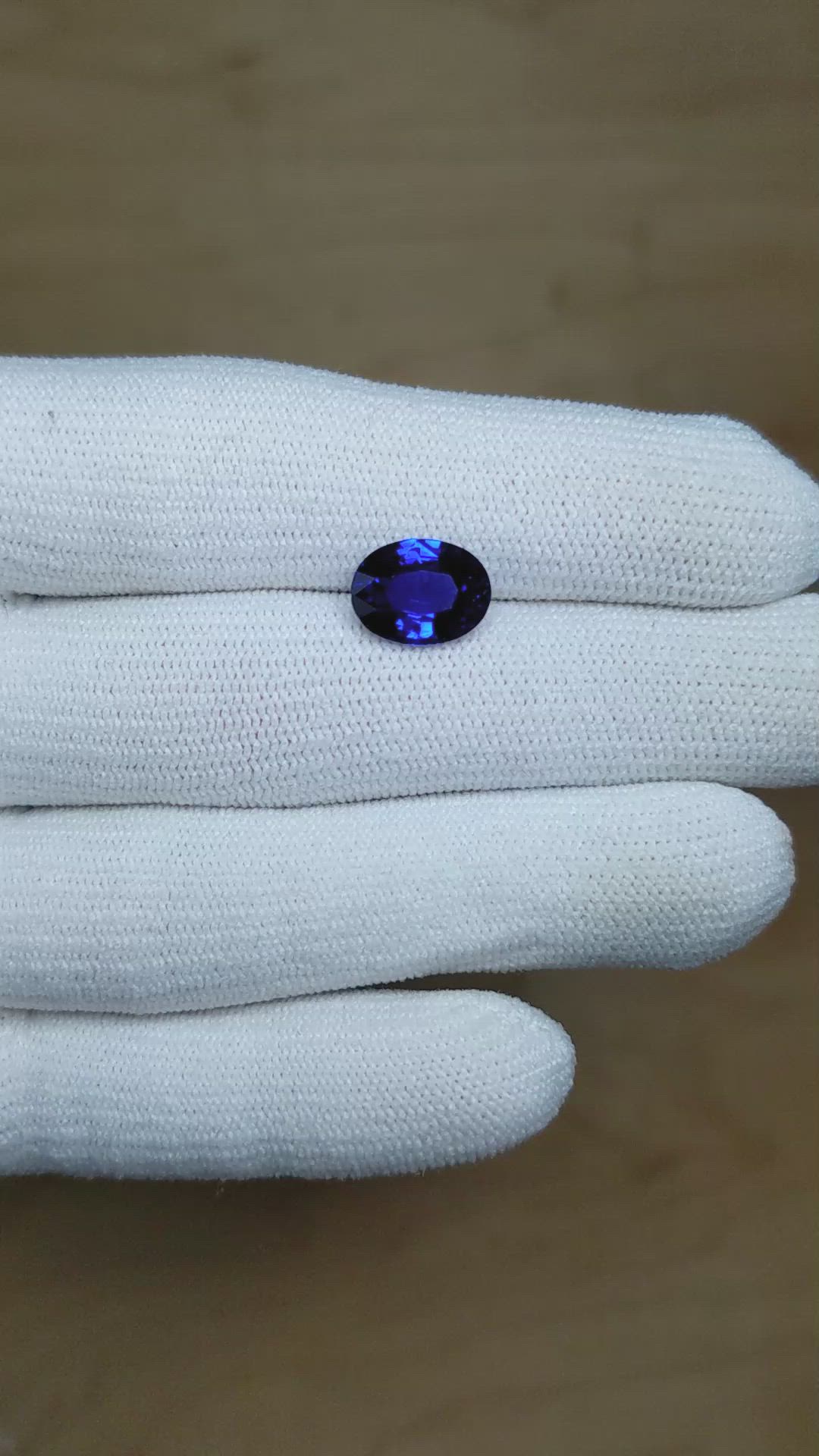4.03 Ct. Blue Sapphire from Ceylon (Sri Lanka) Size Video