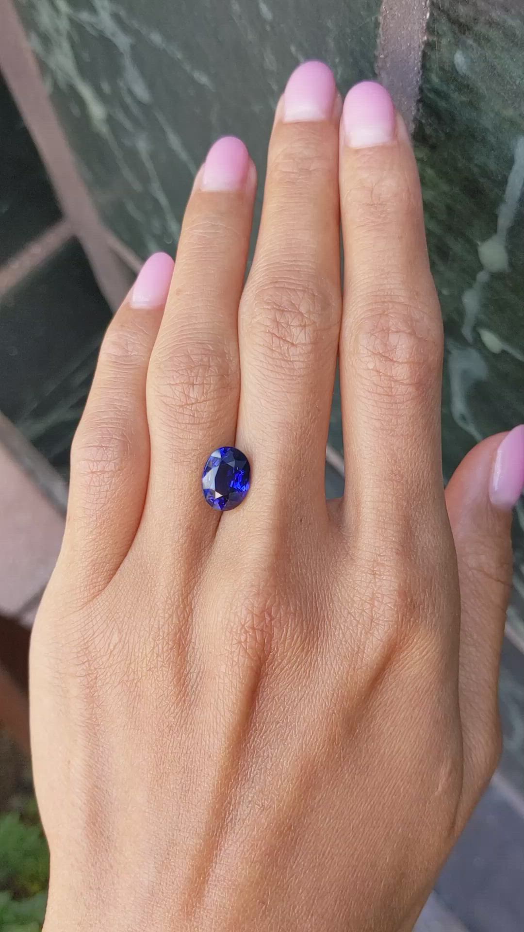 4.03 Ct. Blue Sapphire from Ceylon (Sri Lanka) Size Video