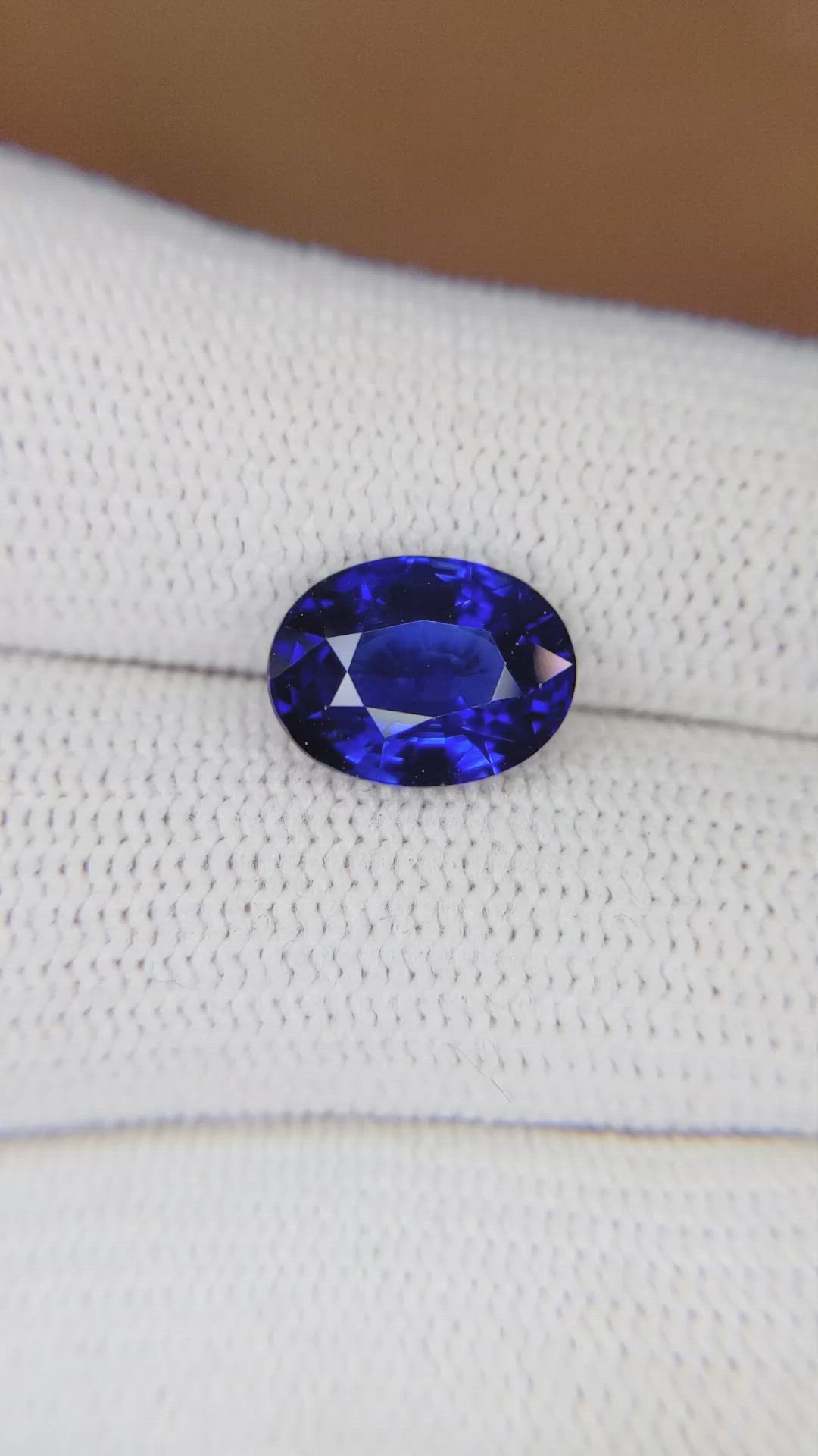4.03 Ct. Blue Sapphire from Ceylon (Sri Lanka) Size Video