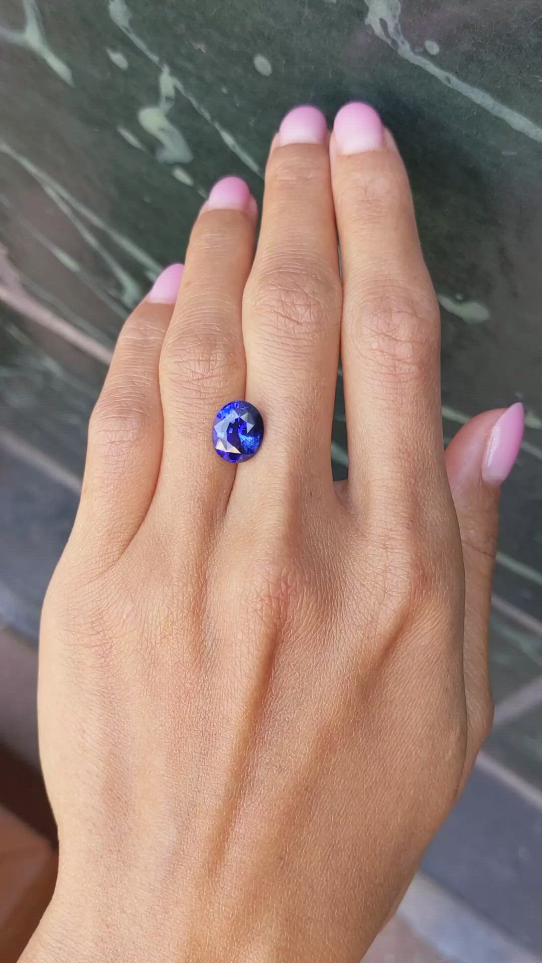 4.52 Ct. Blue Sapphire from Ceylon (Sri Lanka) Size Video