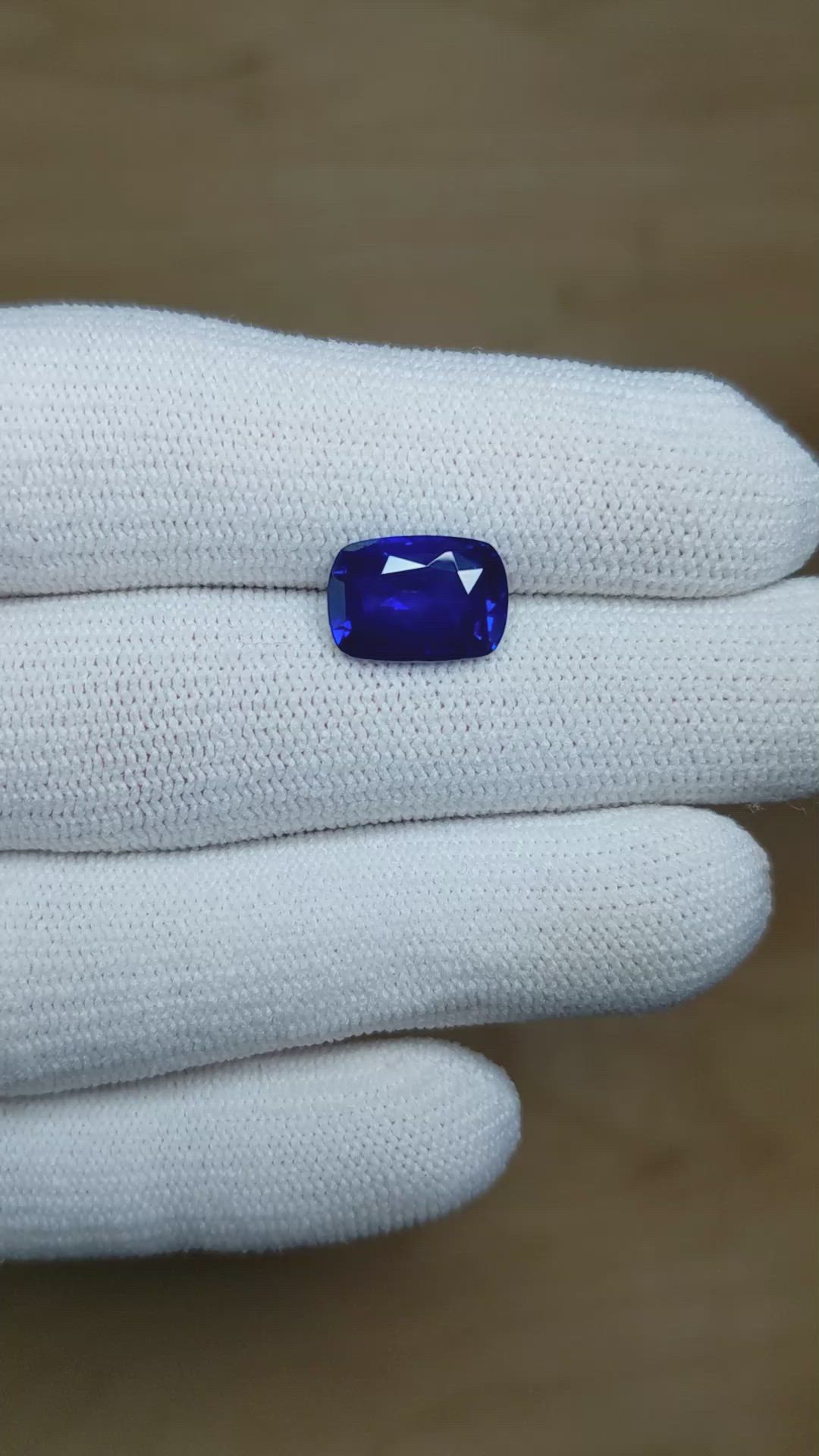 4.54 Ct. Blue Sapphire from Ceylon (Sri Lanka) Size Video