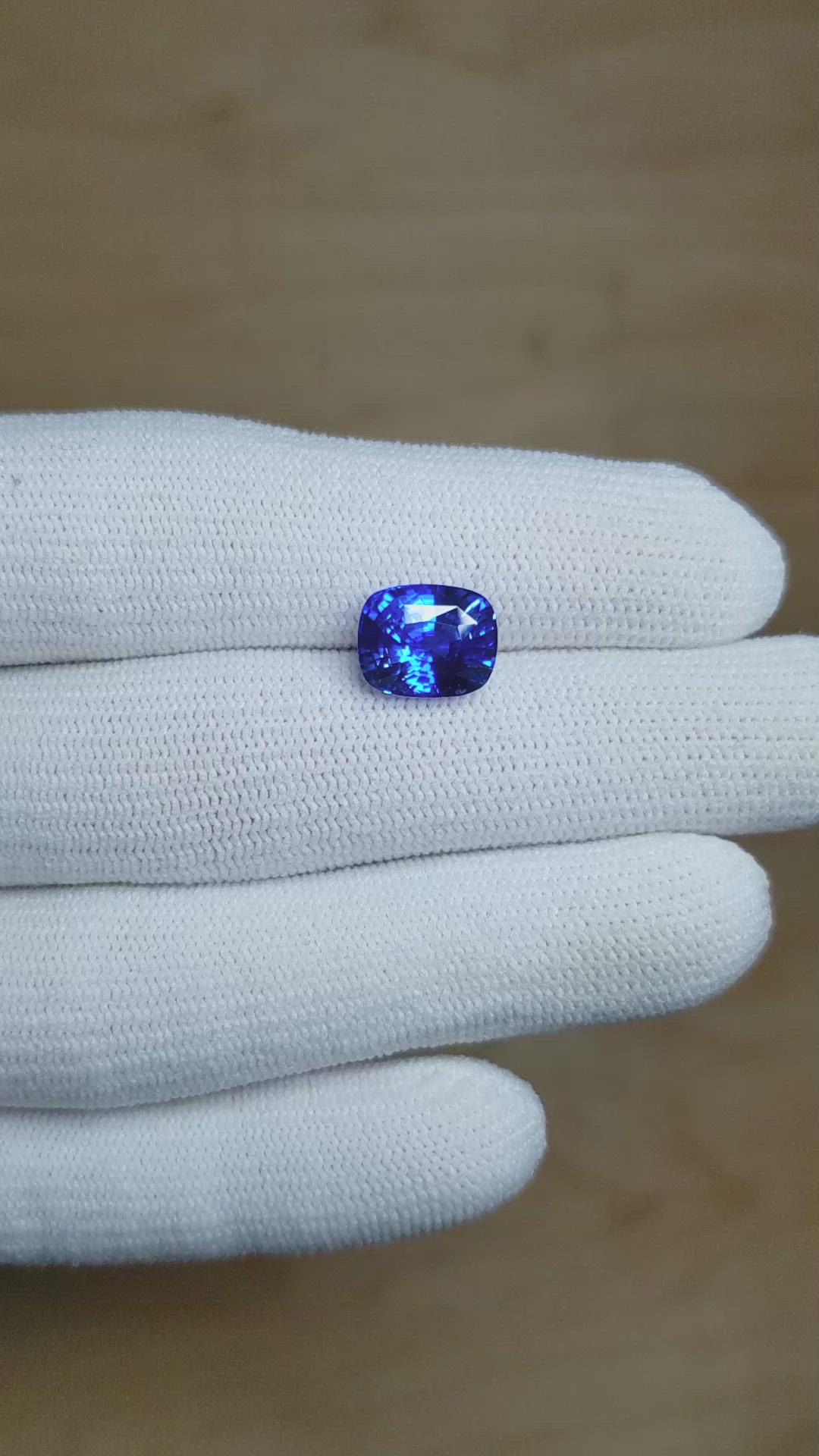 4.49 Ct. Blue Sapphire from Ceylon (Sri Lanka) Size Video