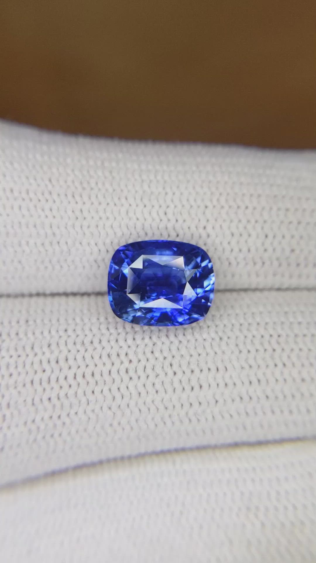 4.49 Ct. Blue Sapphire from Ceylon (Sri Lanka) Size Video