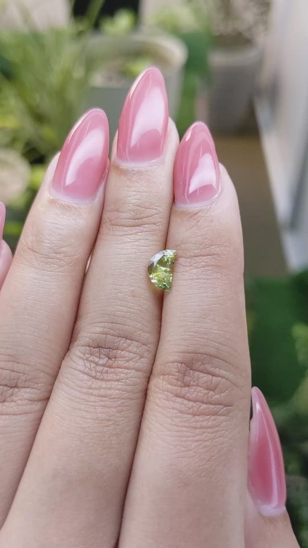 0.80 Ct. Yellowish Green Sapphire from Ceylon (Sri Lanka) Size Video